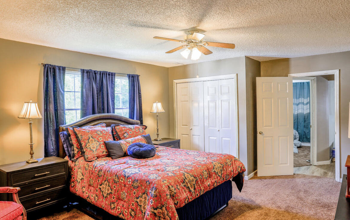 381 N Highway 413 Property Photo 16
