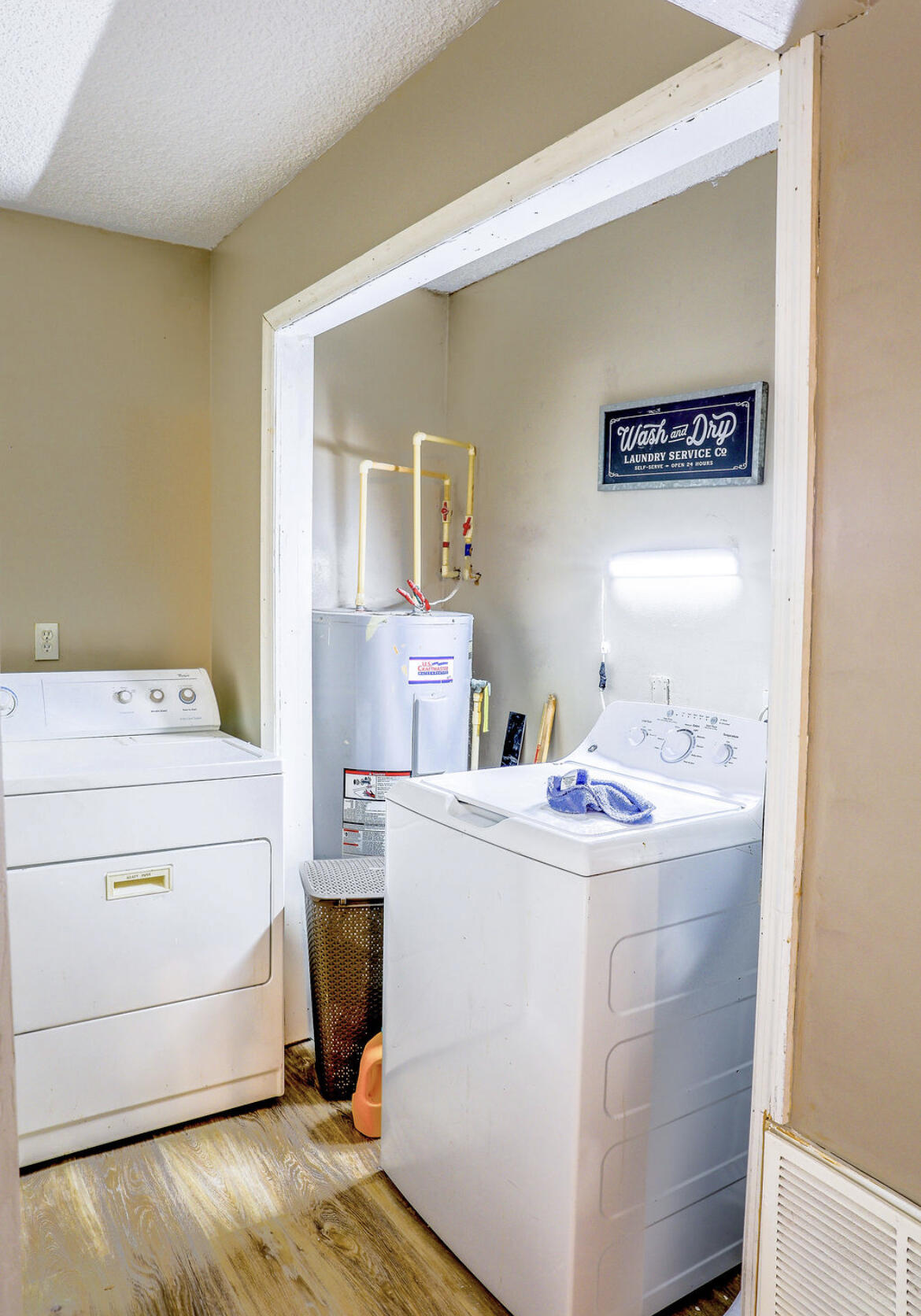 381 N Highway 413 Property Photo 22