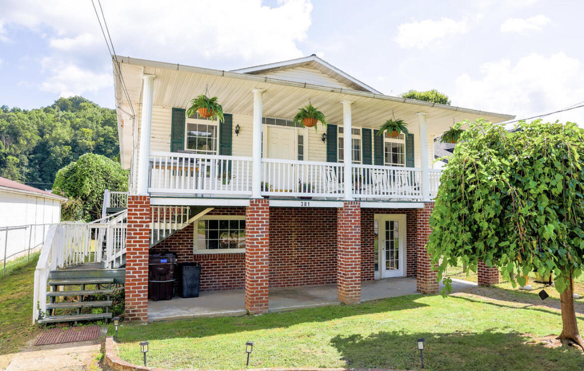 381 N Highway 413 Property Photo 29