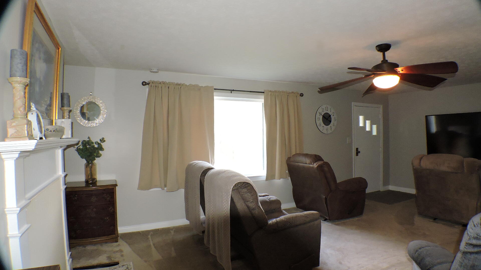 463 E High Street Property Photo 3