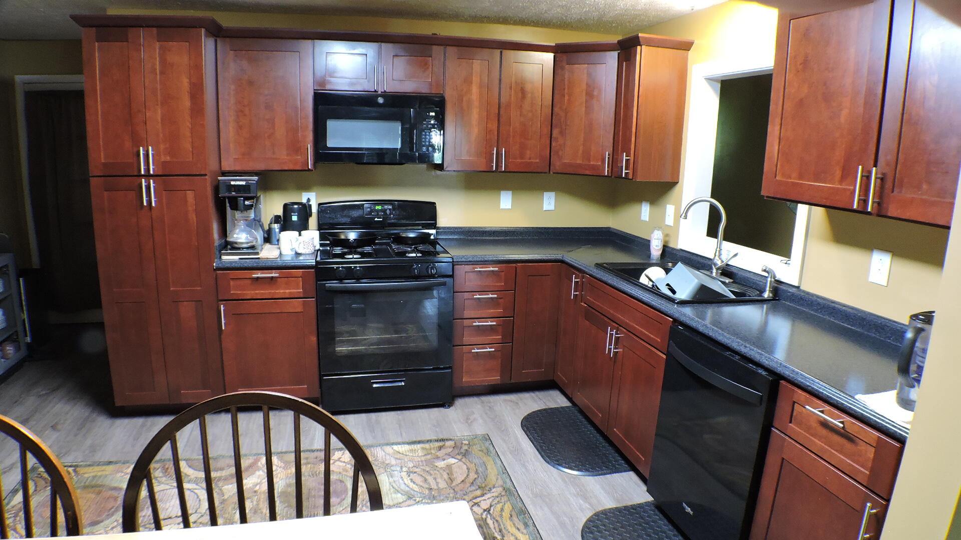 463 E High Street Property Photo 6