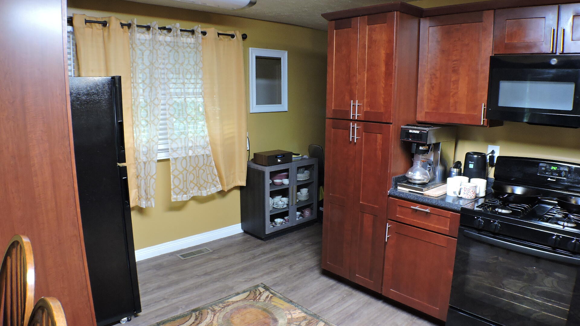 463 E High Street Property Photo 8