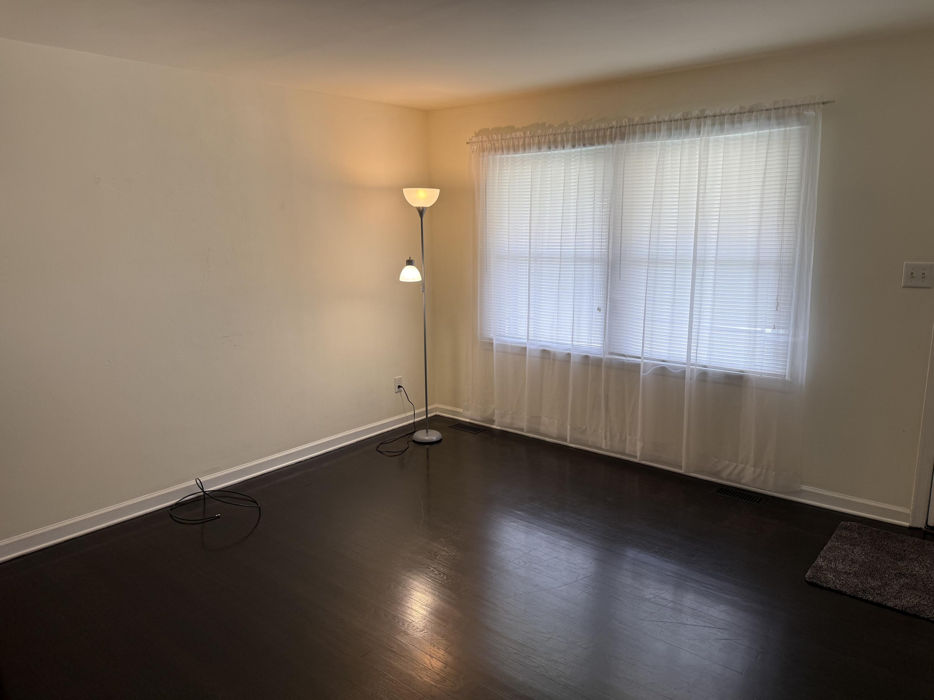 139 E Showalter Drive Property Photo 3