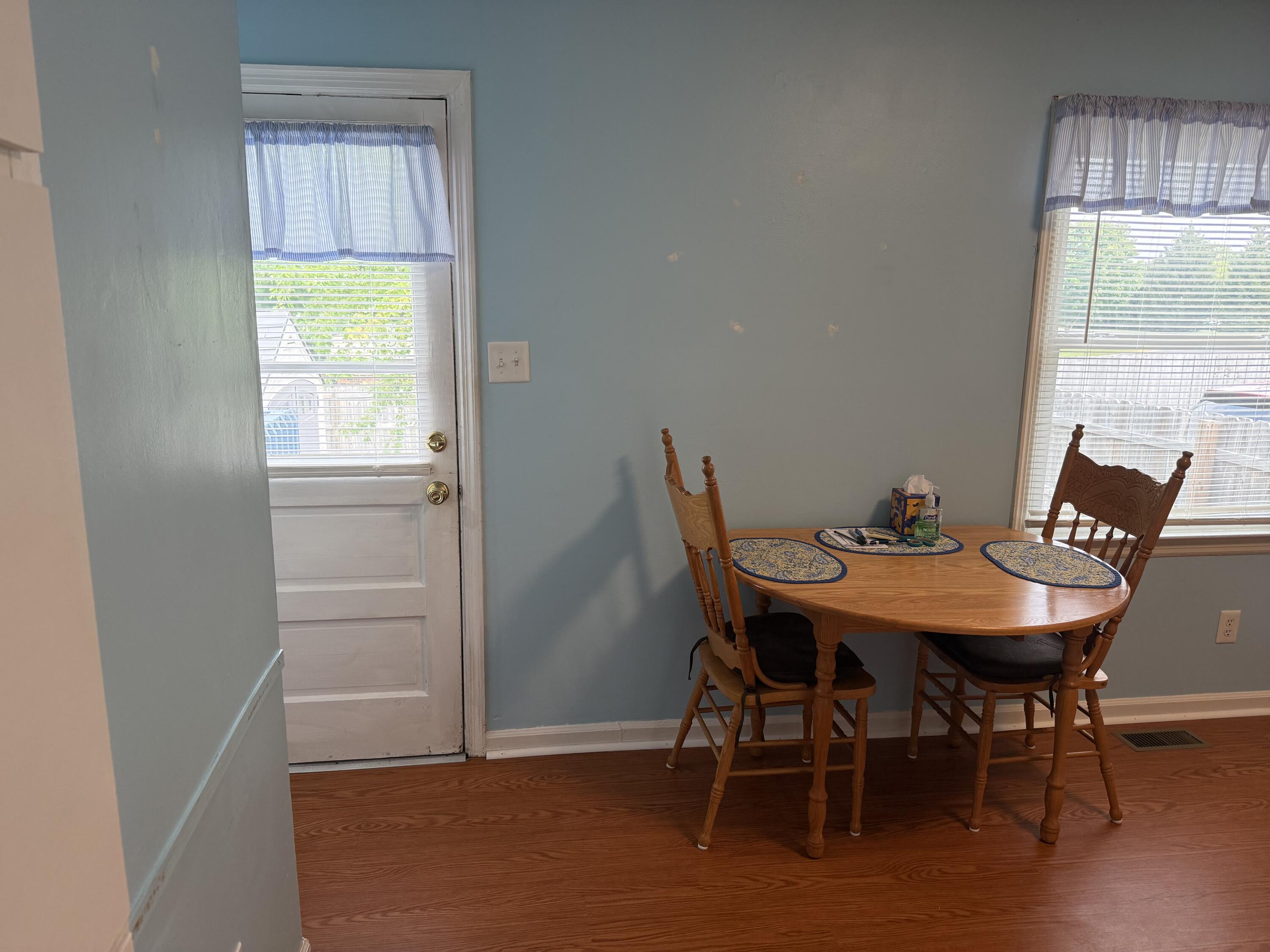 139 E Showalter Drive Property Photo 5