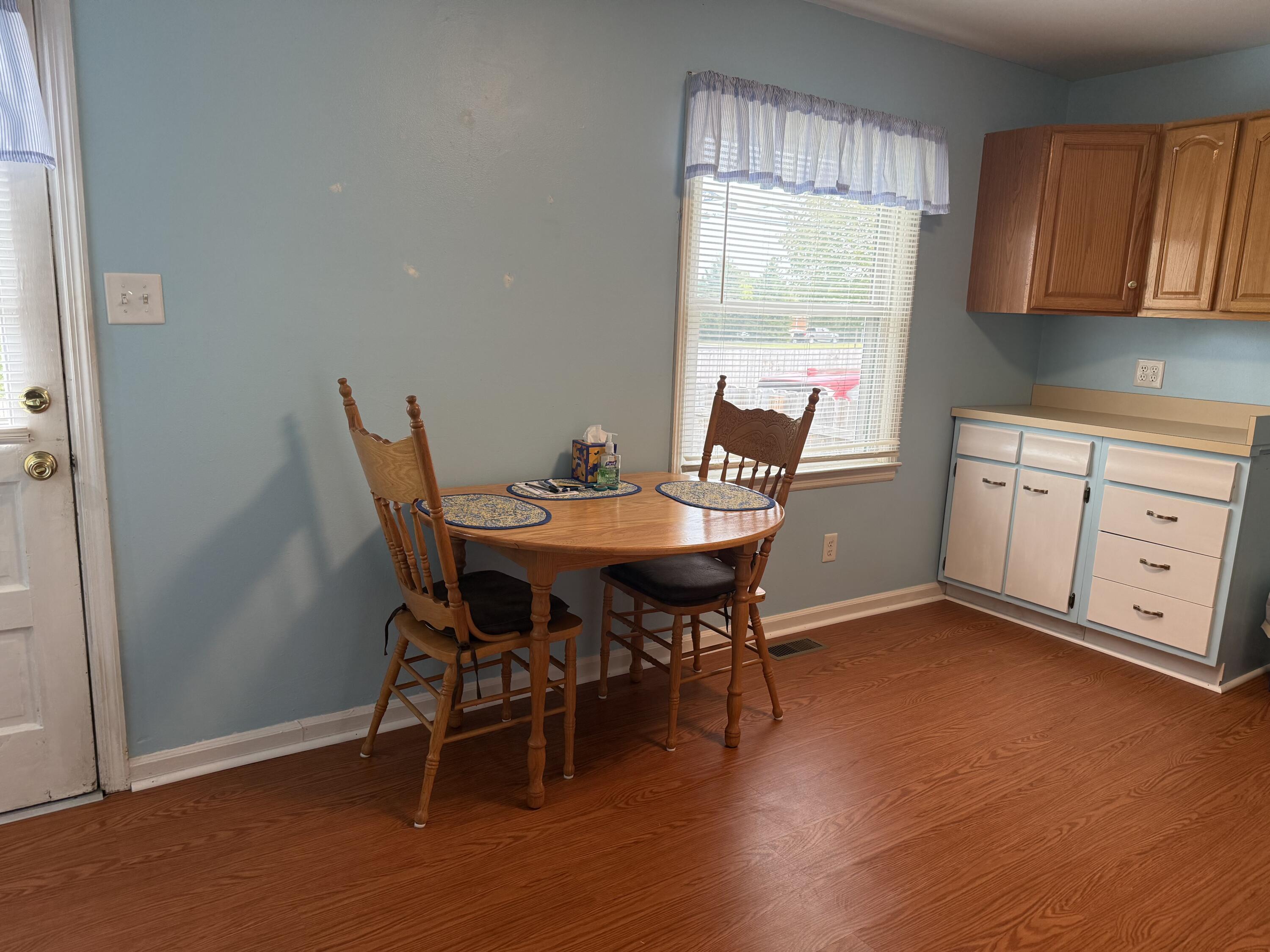139 E Showalter Drive Property Photo 8