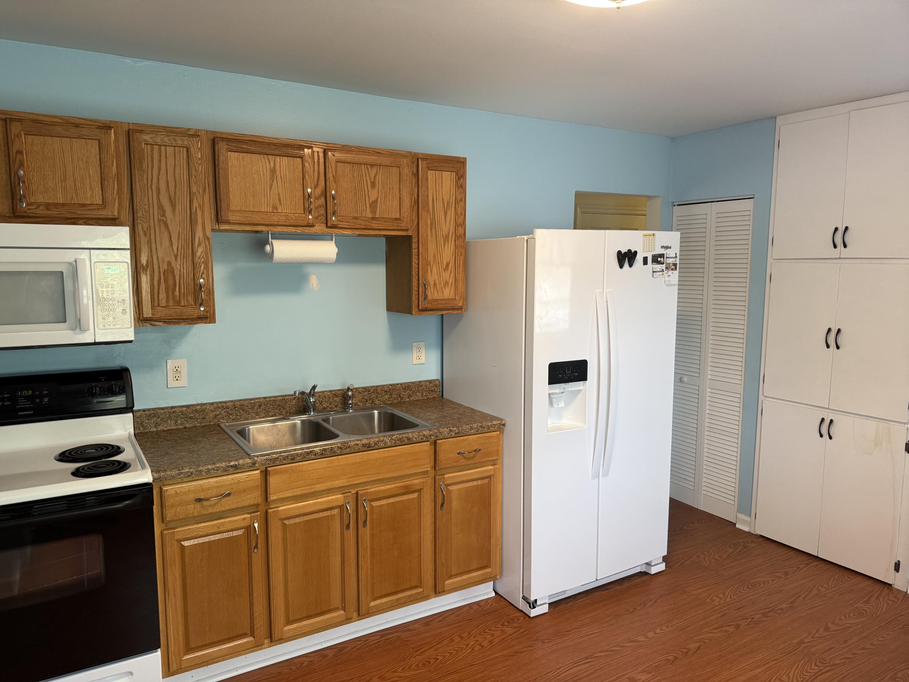 139 E Showalter Drive Property Photo 9