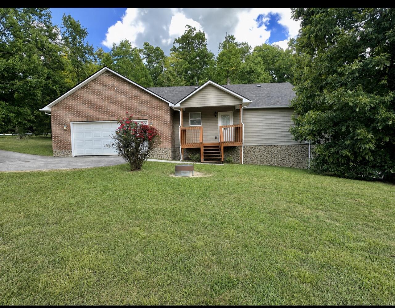 403 Aspen Drive Property Photo 1