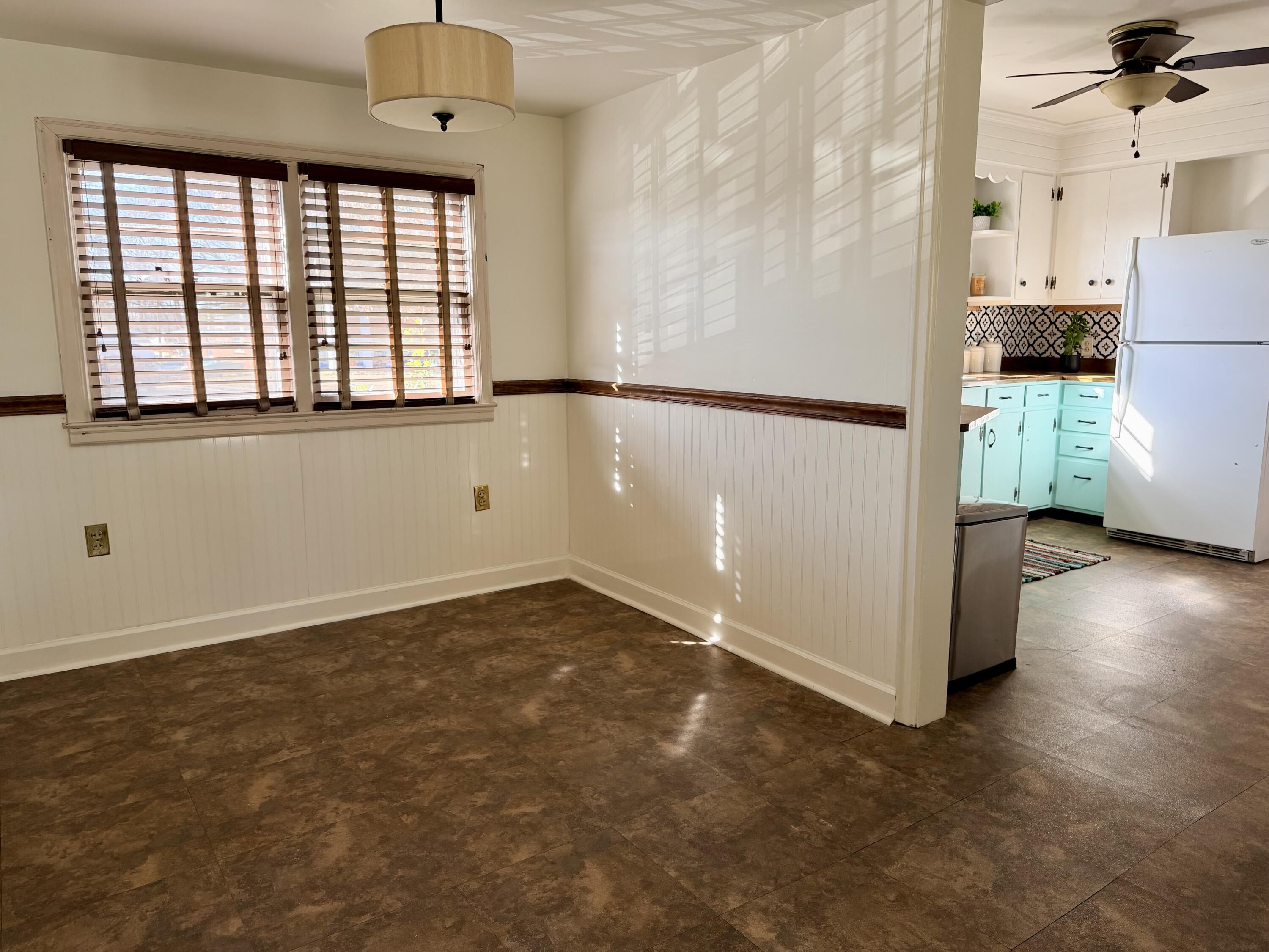 211 S Jarvis Avenue Property Photo 4