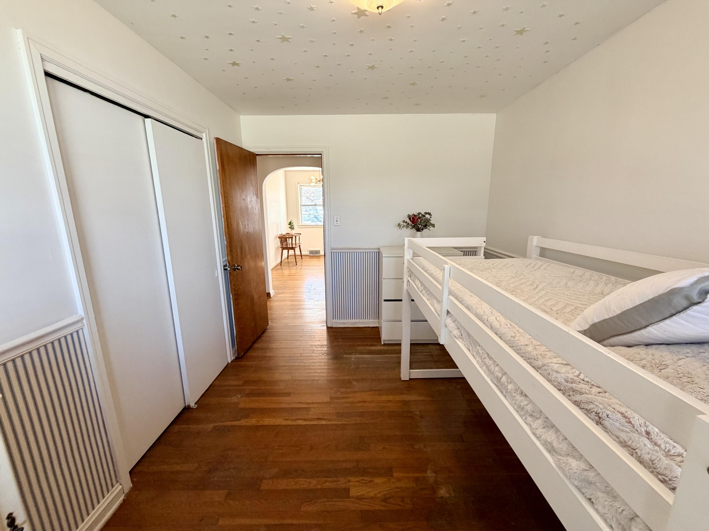 211 S Jarvis Avenue Property Photo 12