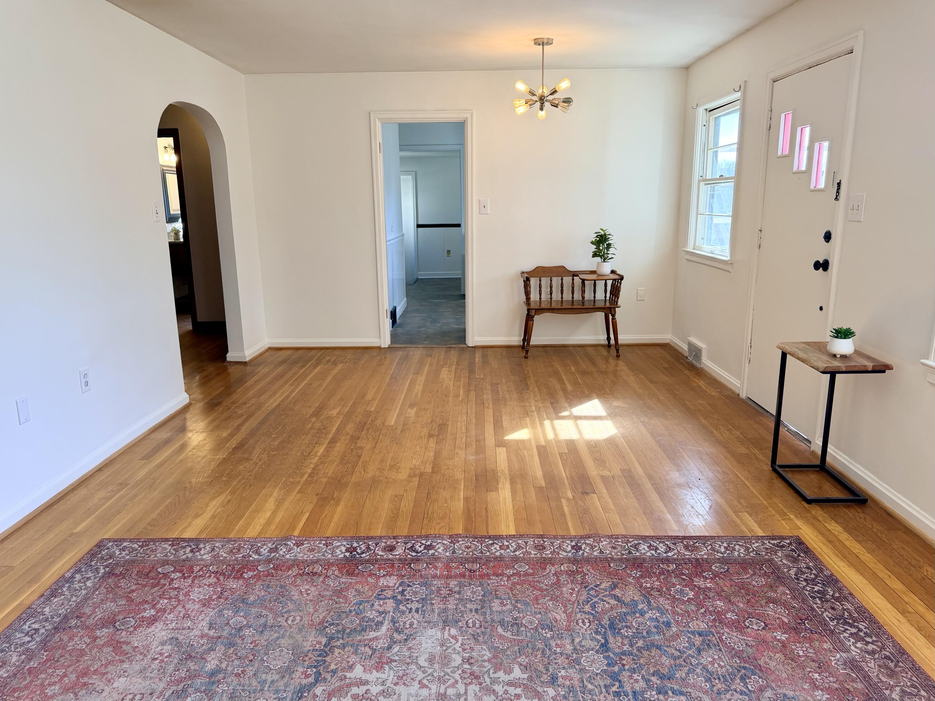 211 S Jarvis Avenue Property Photo 15