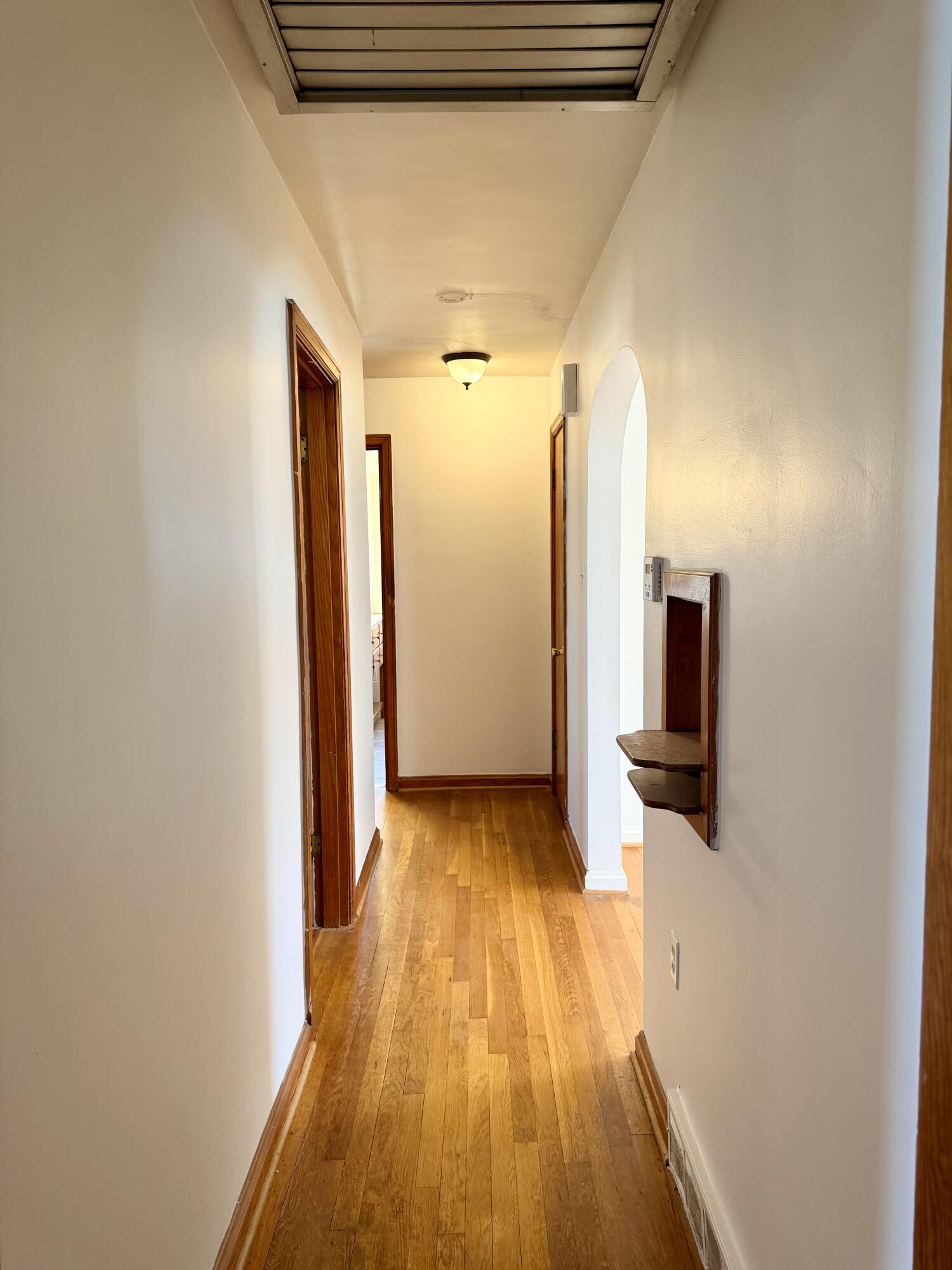 211 S Jarvis Avenue Property Photo 25