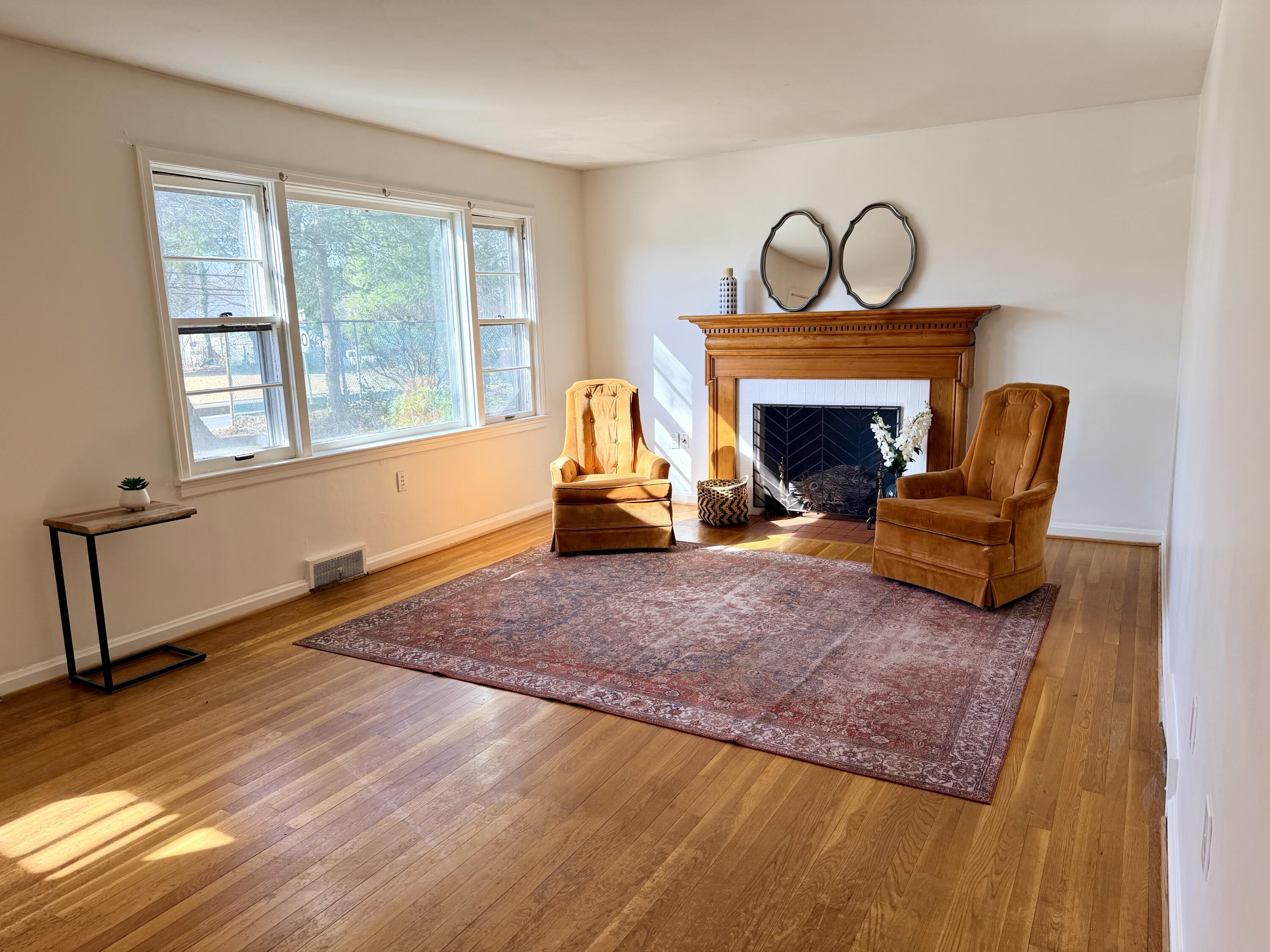 211 S Jarvis Avenue Property Photo 31
