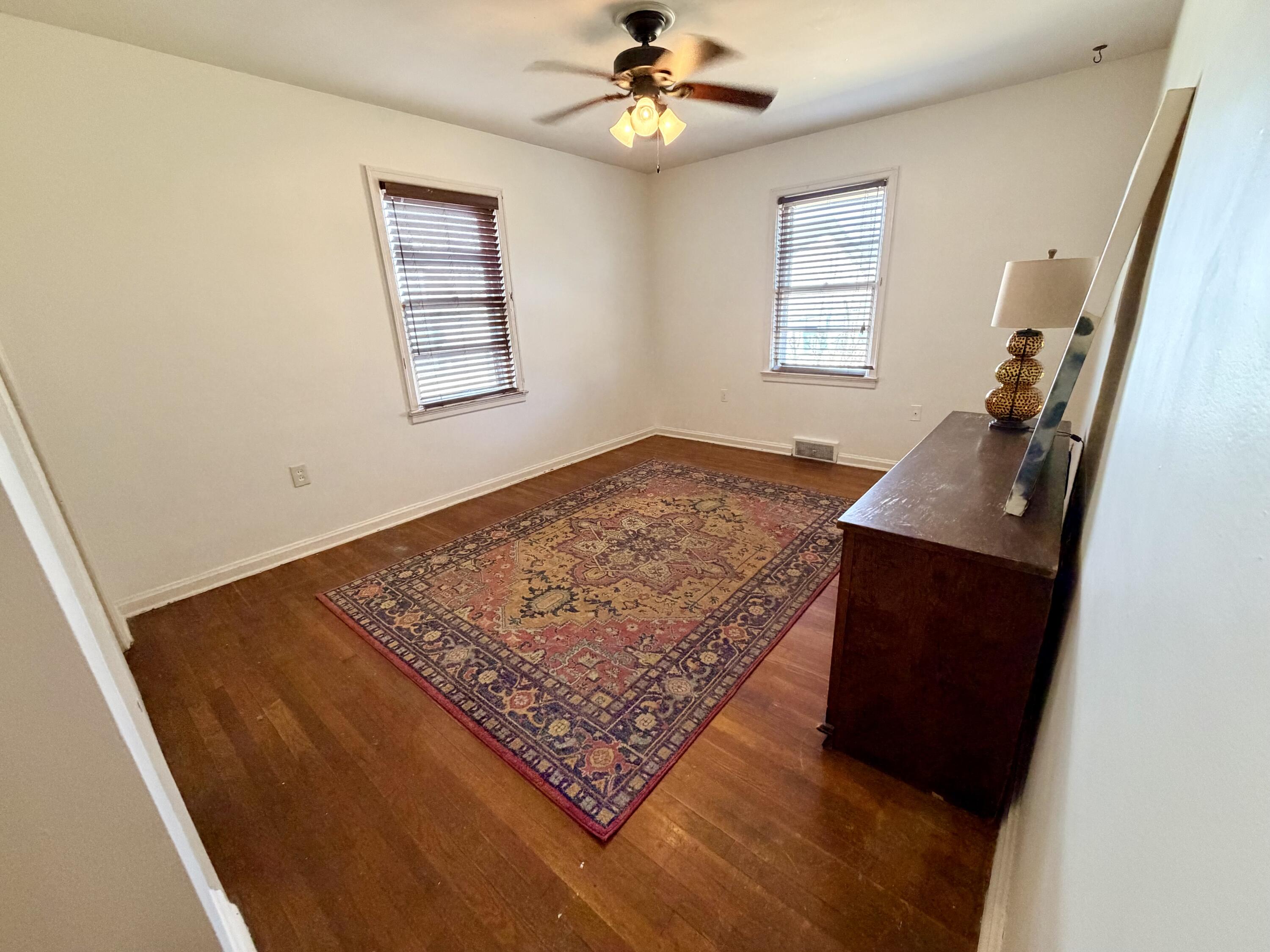 211 S Jarvis Avenue Property Photo 35