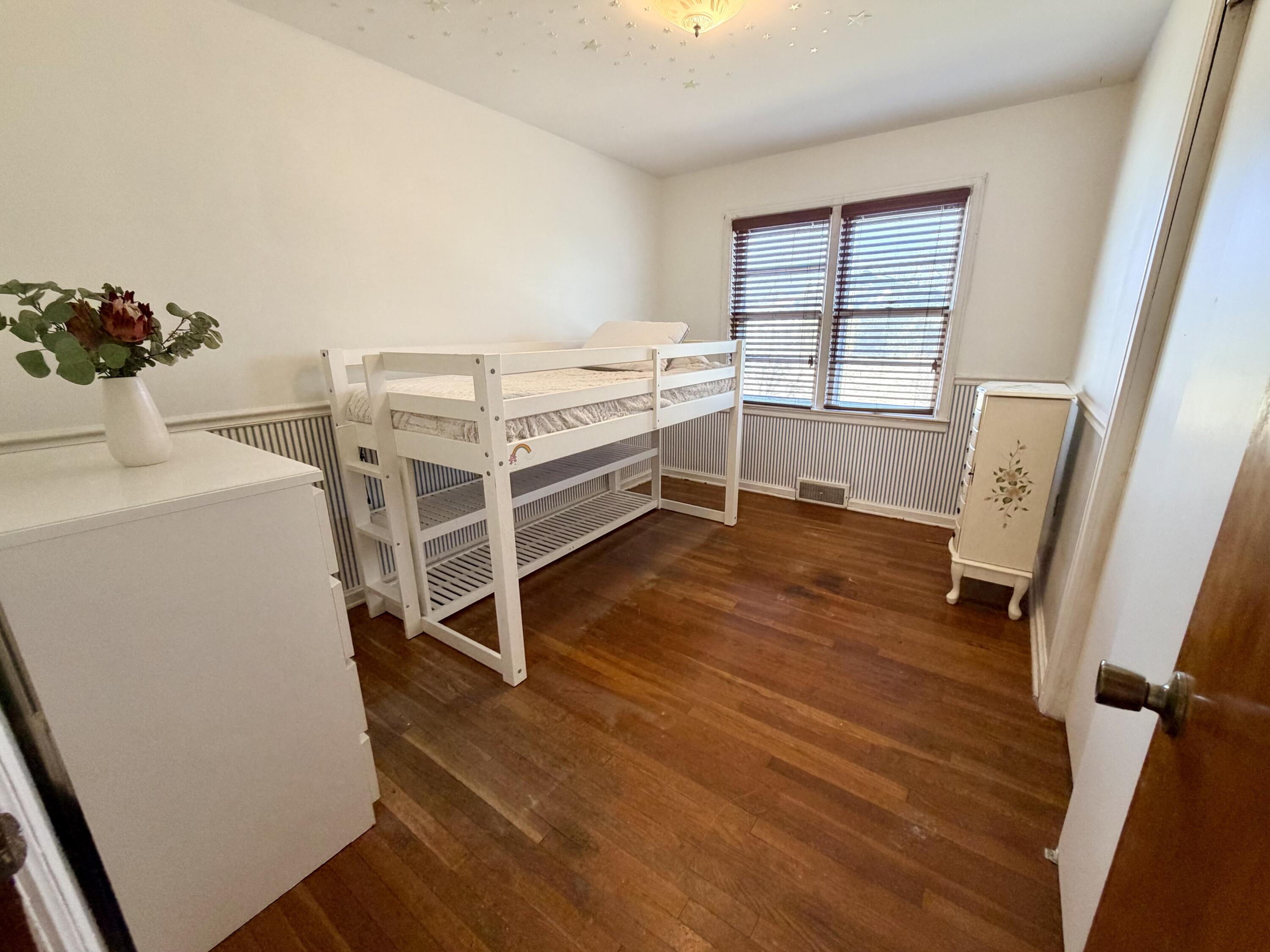 211 S Jarvis Avenue Property Photo 39