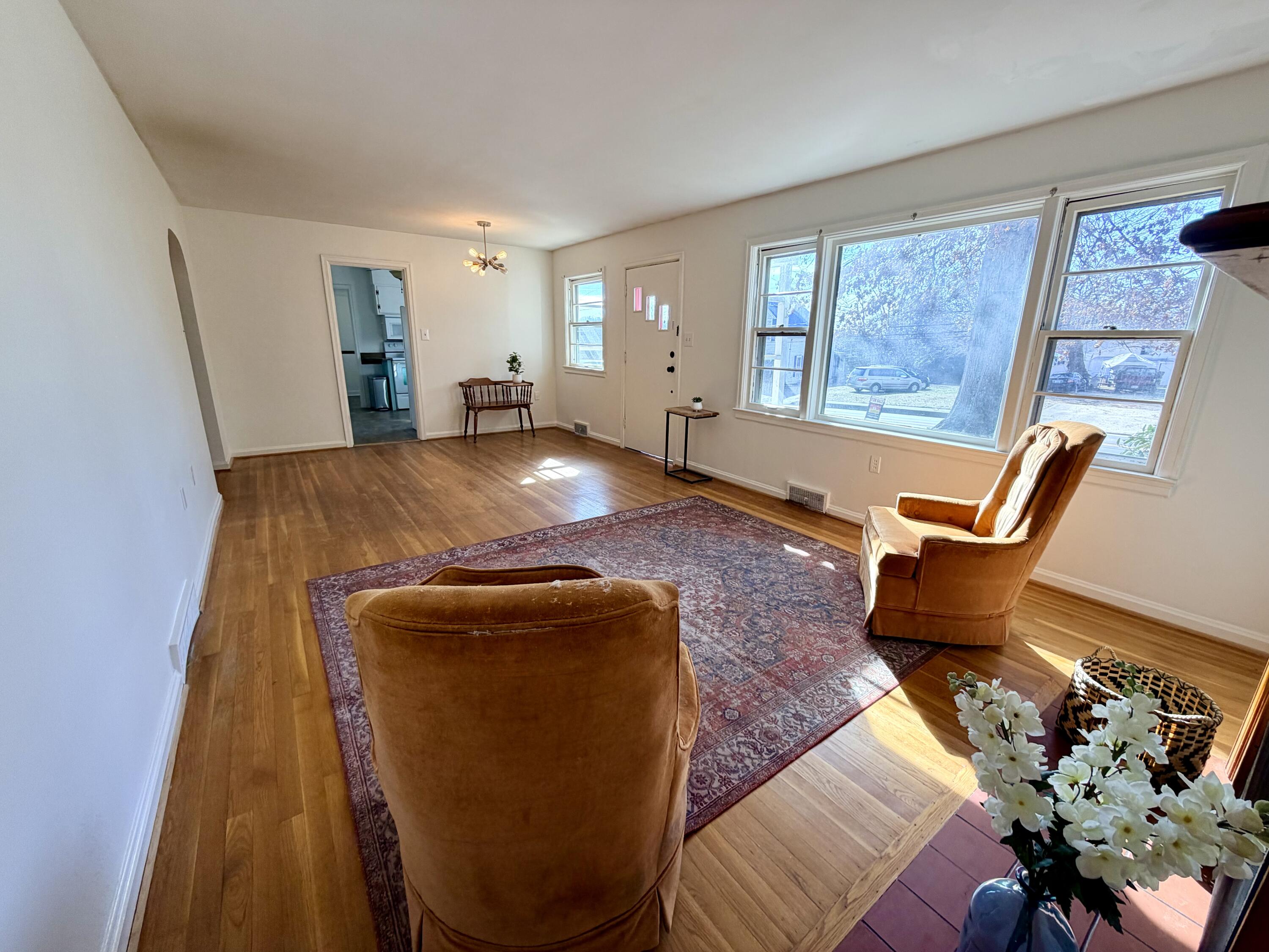 211 S Jarvis Avenue Property Photo 41