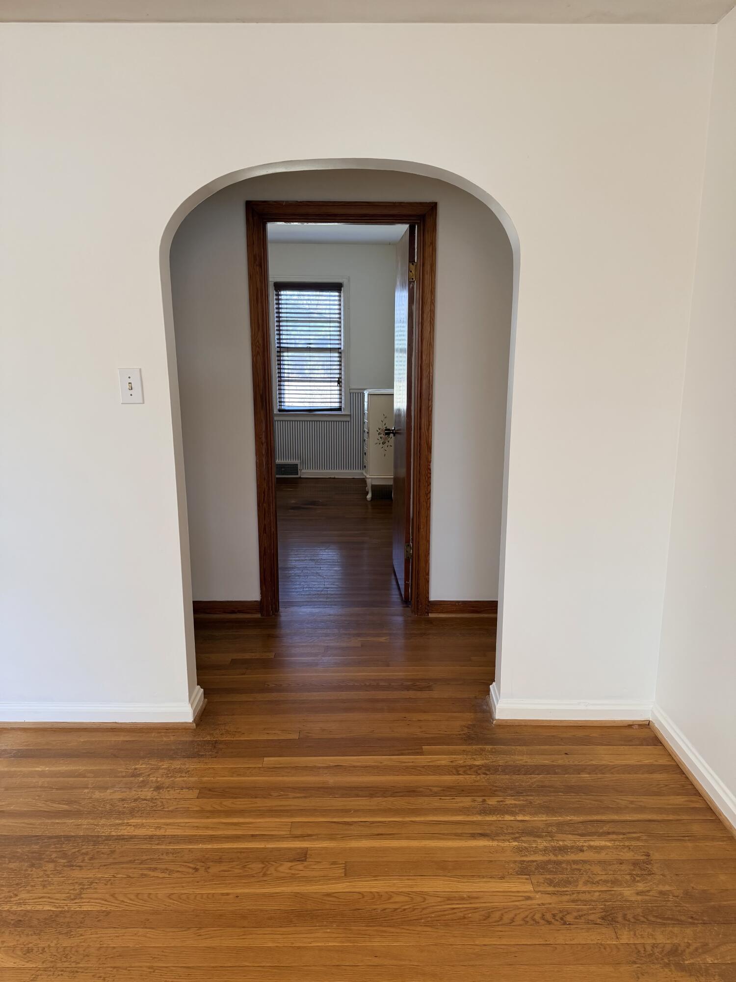 211 S Jarvis Avenue Property Photo 42