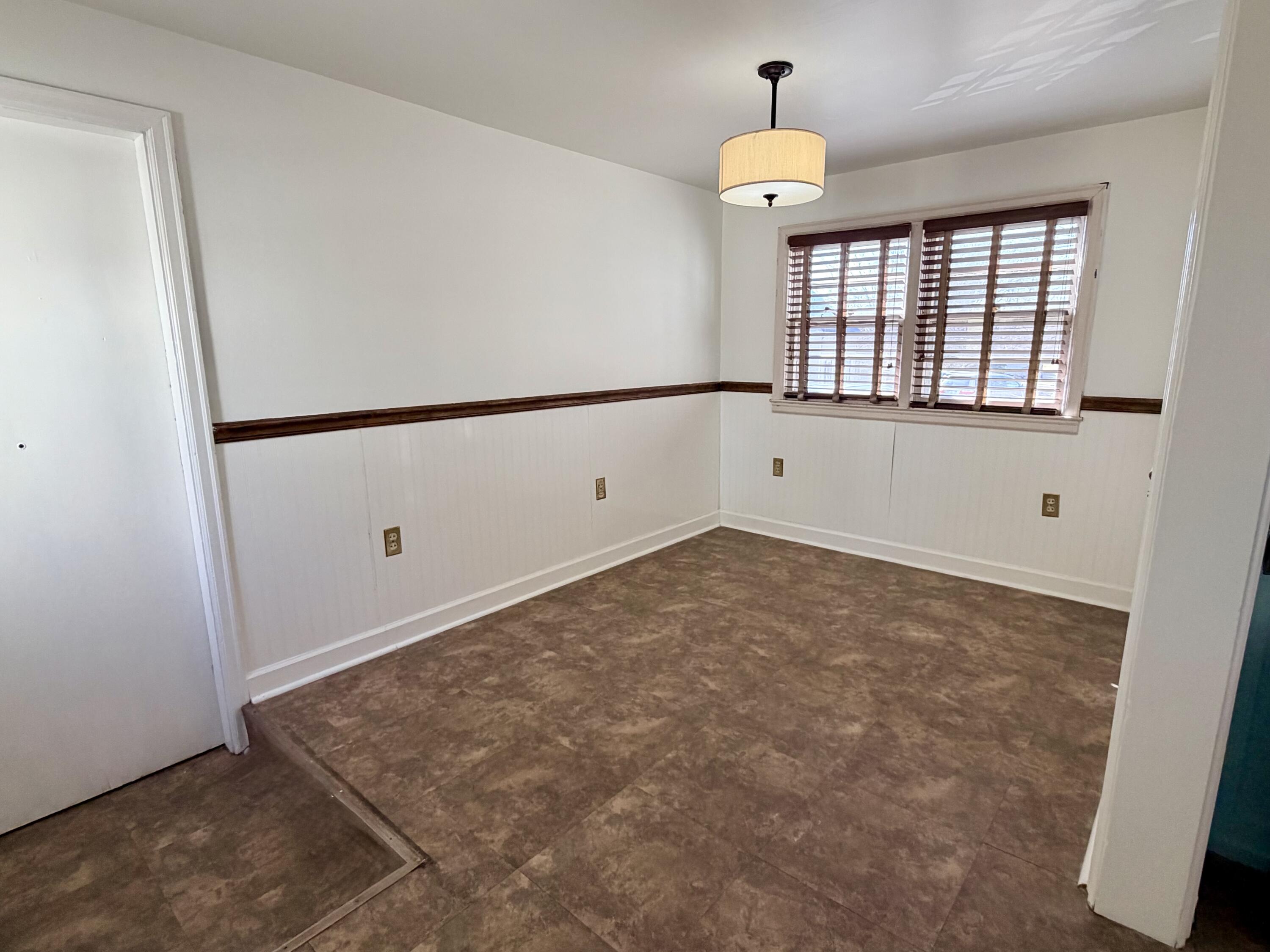 211 S Jarvis Avenue Property Photo 46