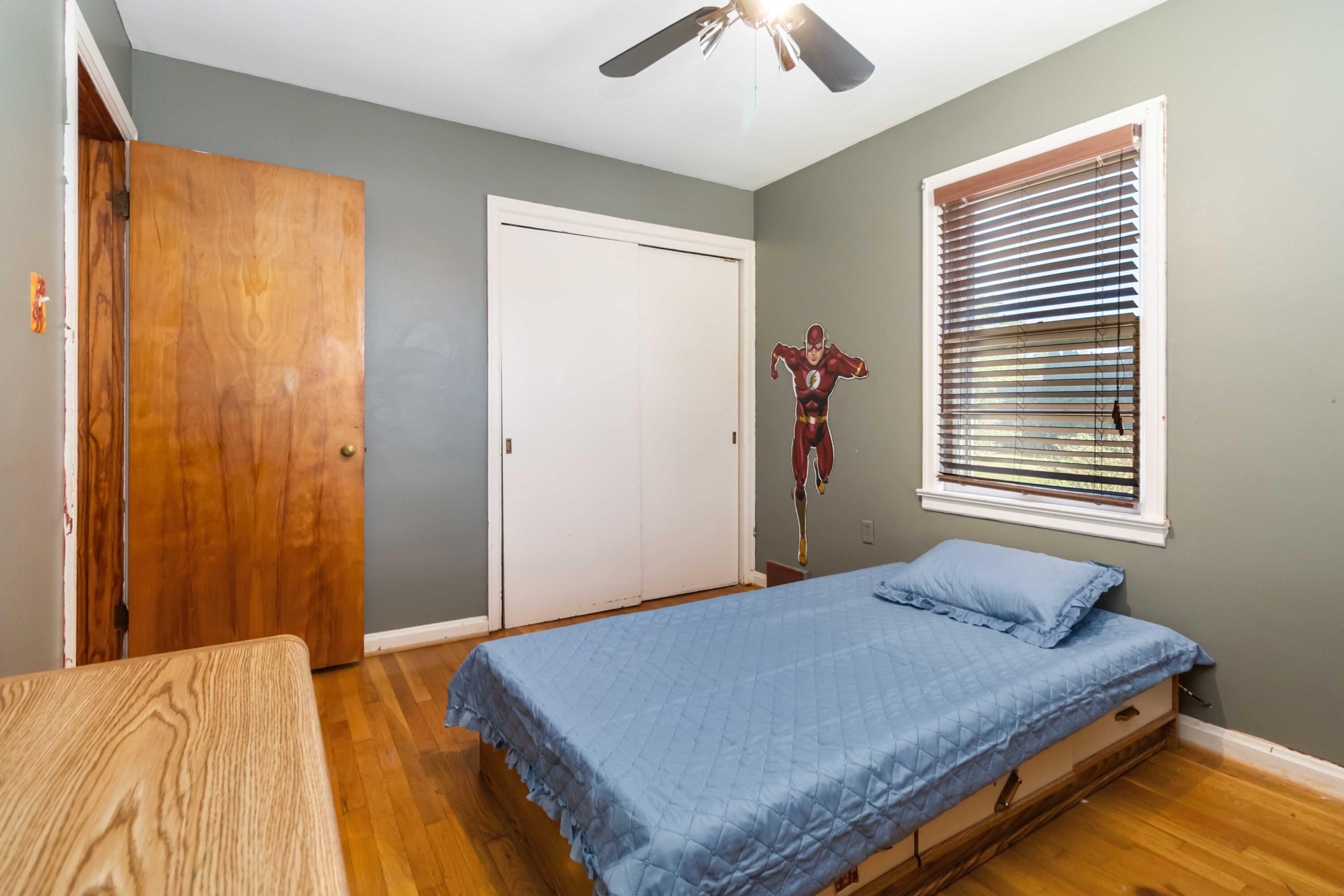 211 S Jarvis Avenue Property Photo 49