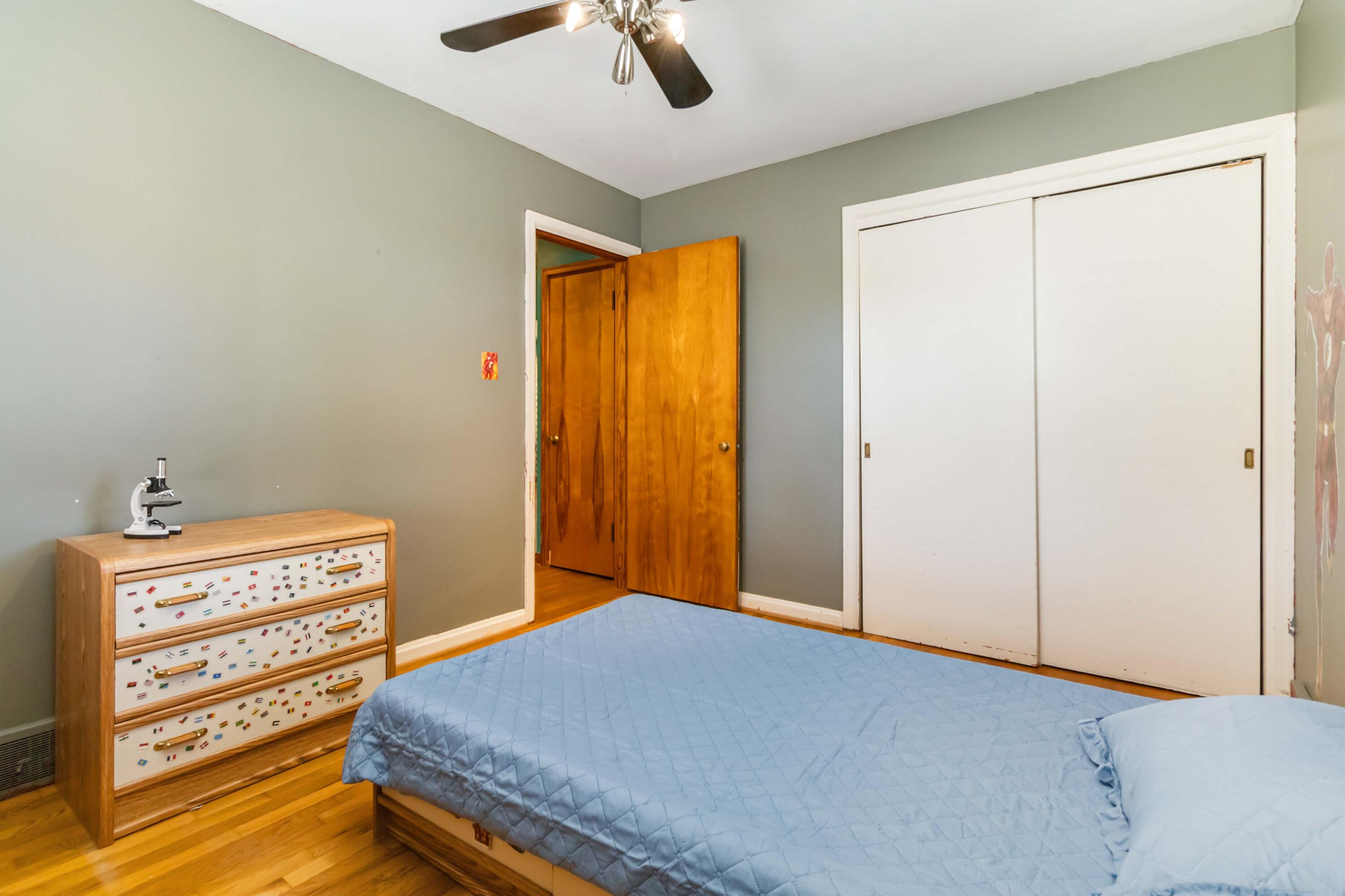 211 S Jarvis Avenue Property Photo 50