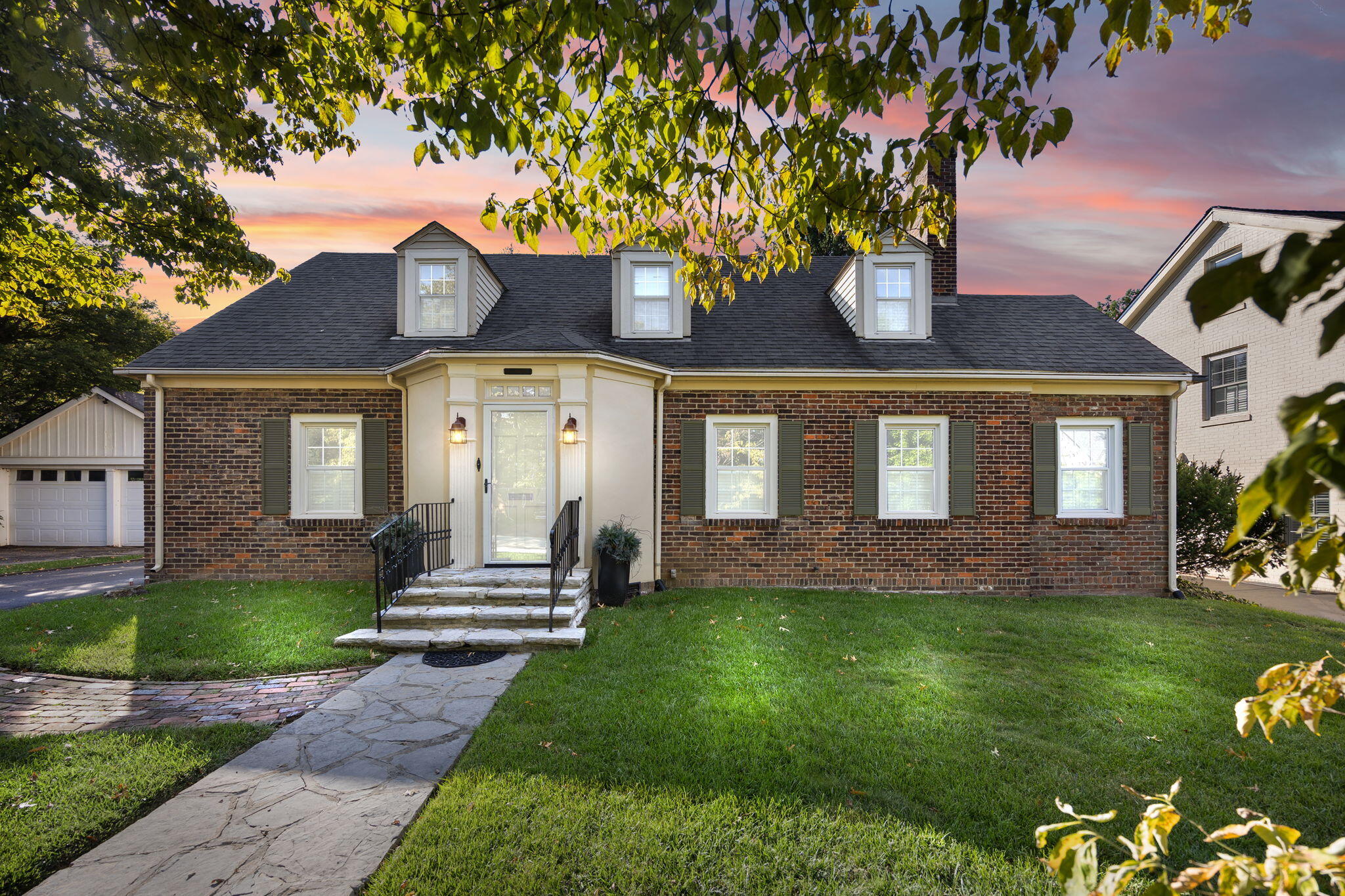 242 Henry Clay Boulevard Property Photo 1