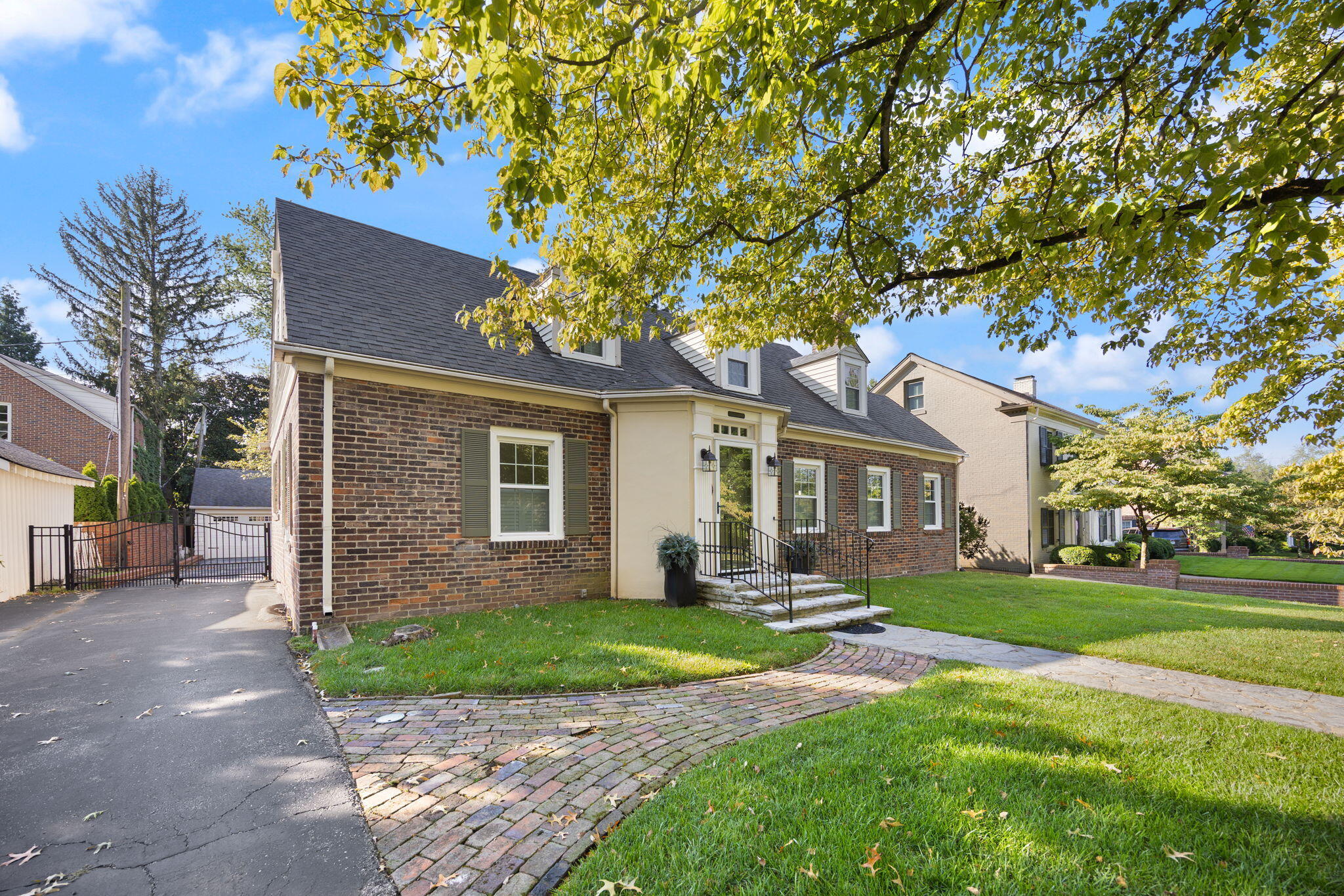 242 Henry Clay Boulevard Property Photo 2