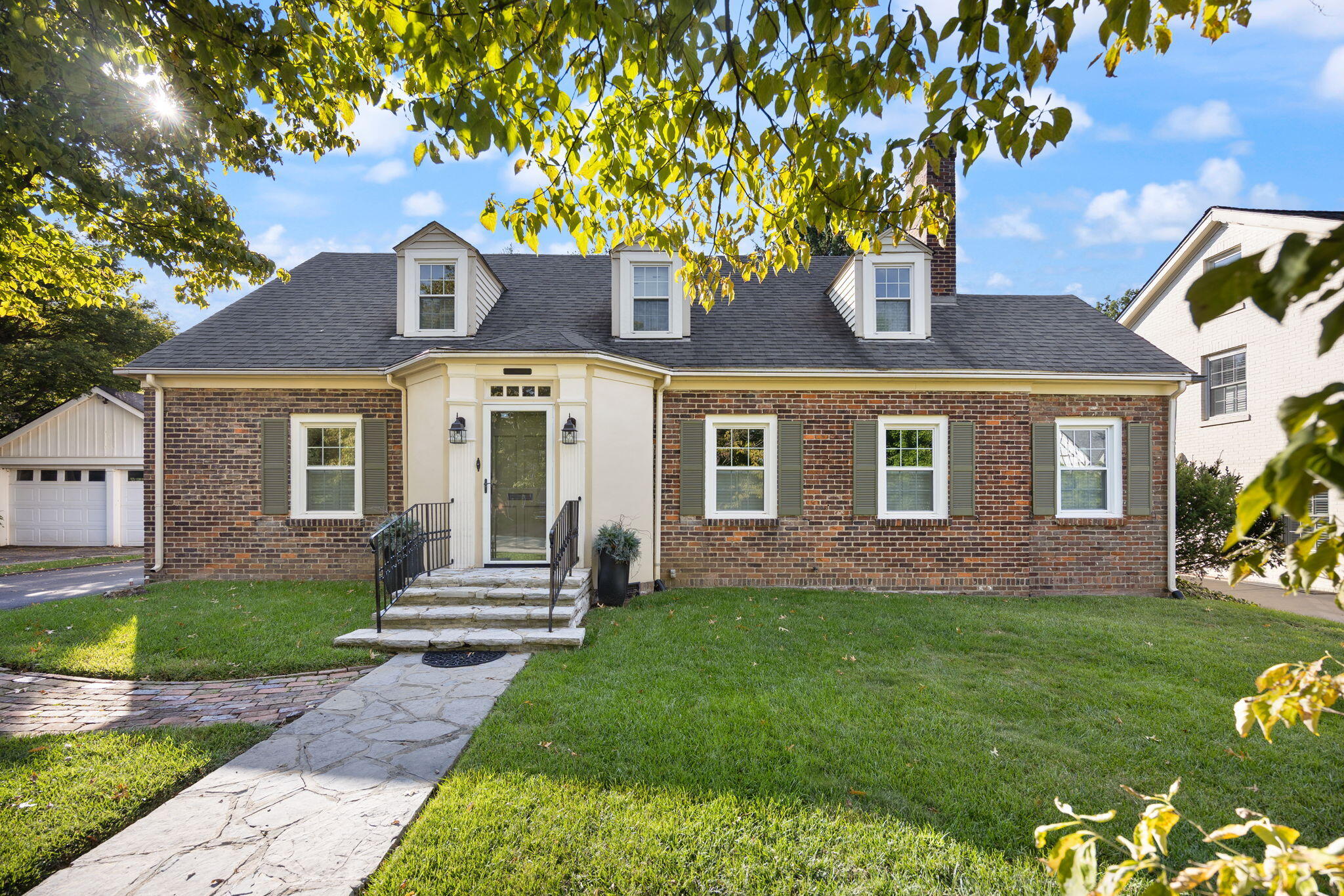 242 Henry Clay Boulevard Property Photo 3