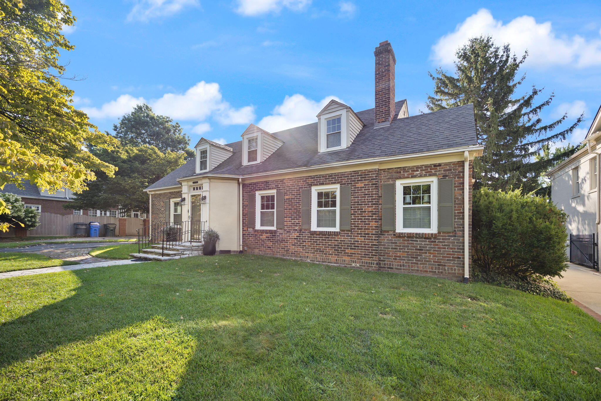 242 Henry Clay Boulevard Property Photo 4