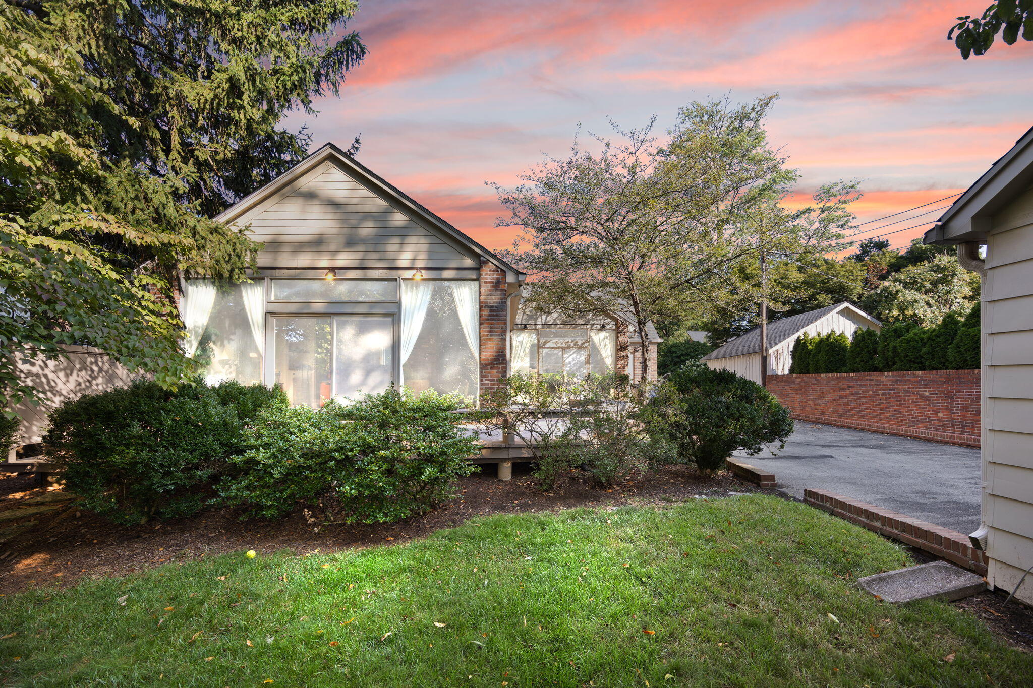 242 Henry Clay Boulevard Property Photo 7