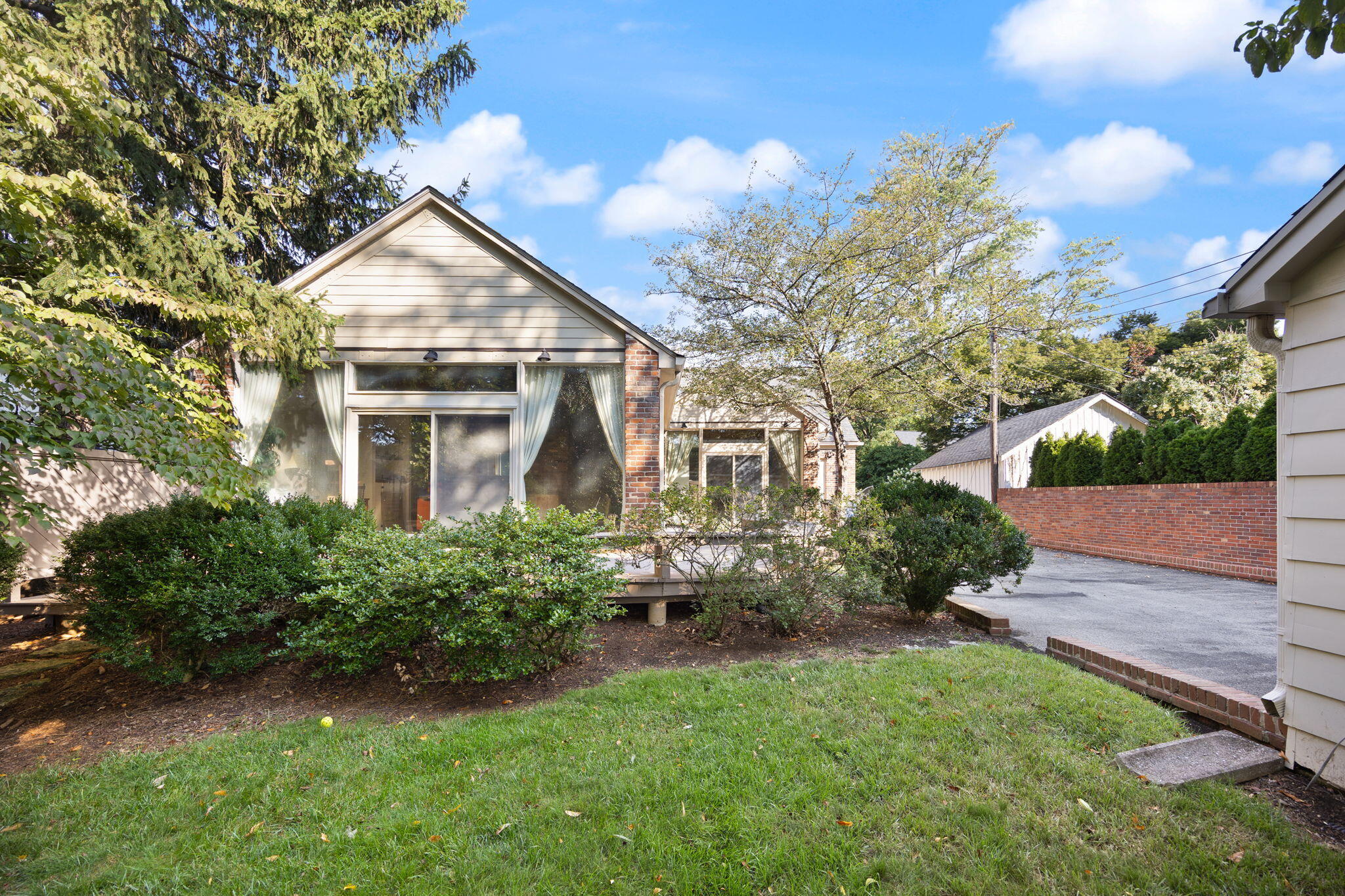 242 Henry Clay Boulevard Property Photo 8