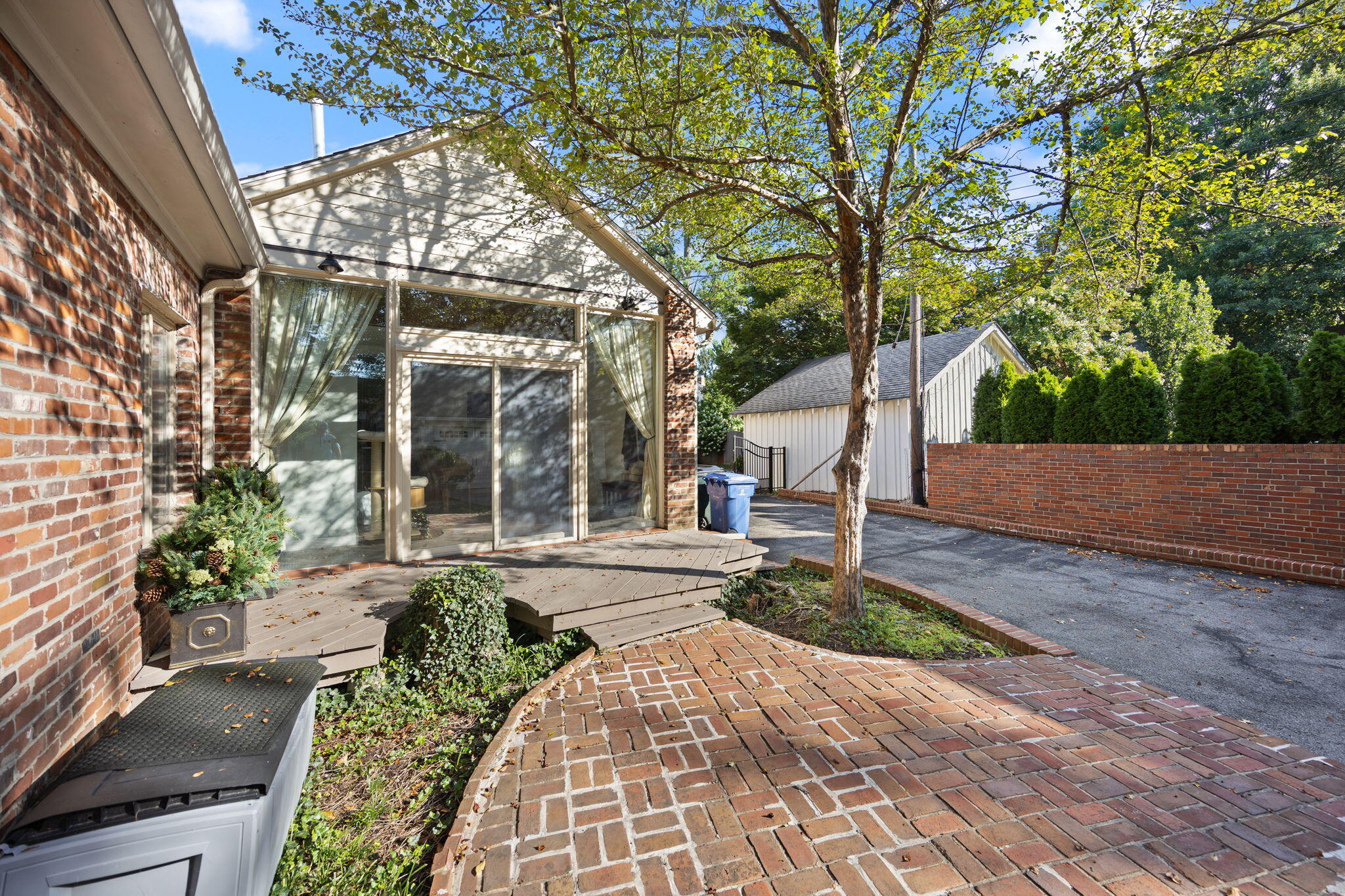 242 Henry Clay Boulevard Property Photo 10