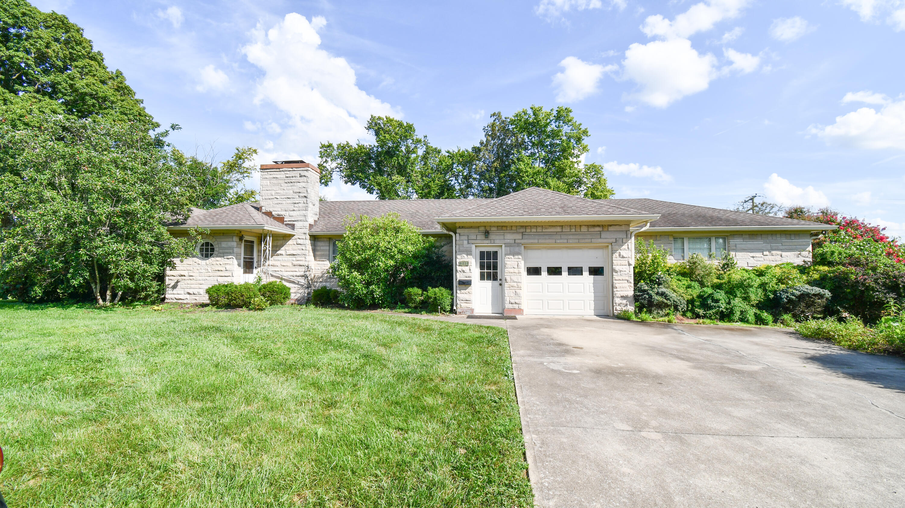 111 Donna Drive Property Photo 1