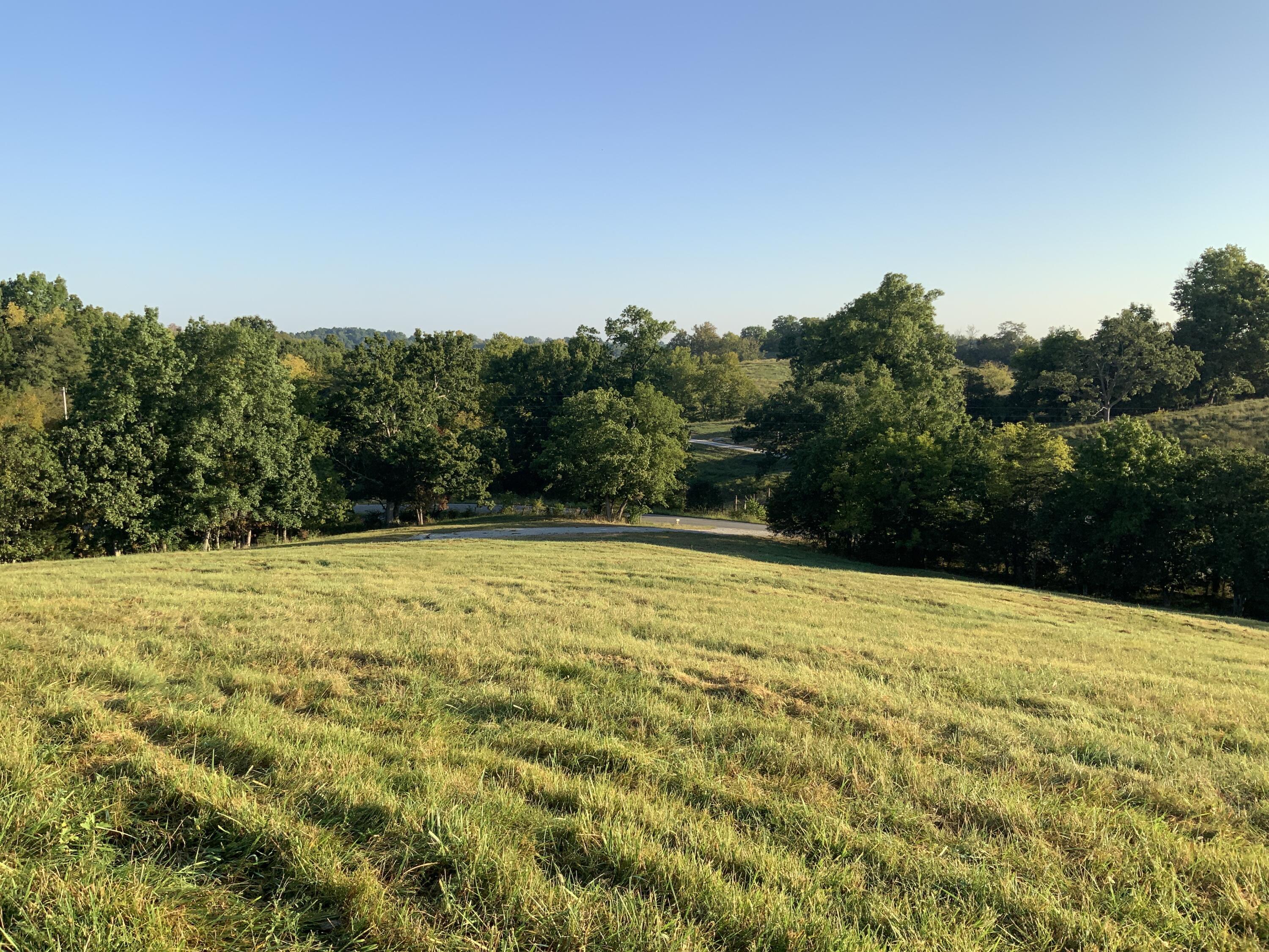 2041 Mill Creek Pike Property Photo 2