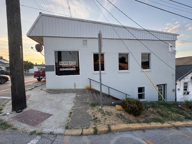 931 Forest Avenue Property Photo 3