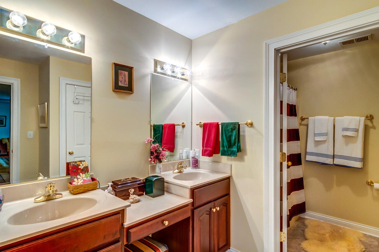 114 Bethpage Path Property Photo 32