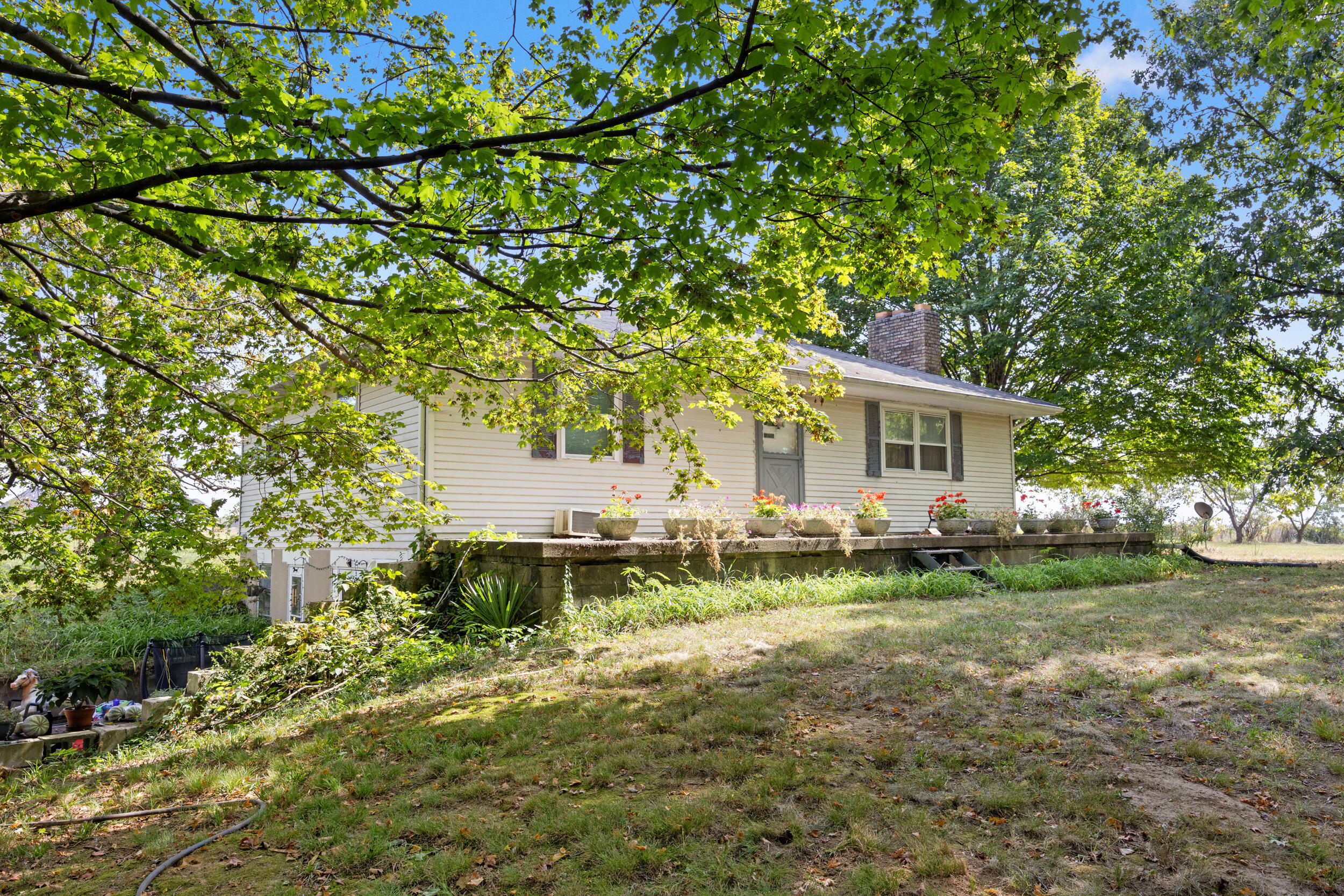 90 Leeburton Lane Property Photo 3