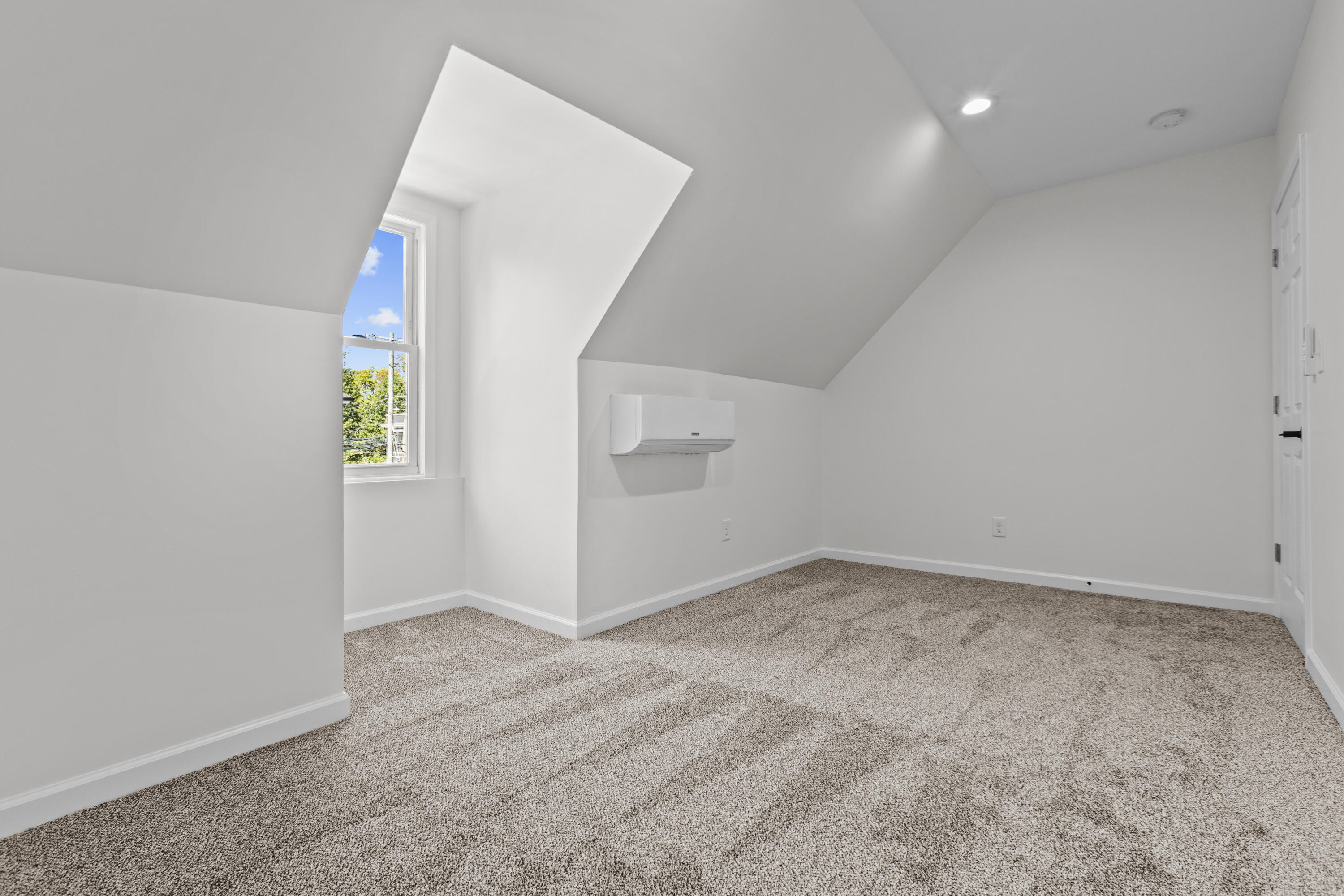216 E Fifth Street Property Photo 33