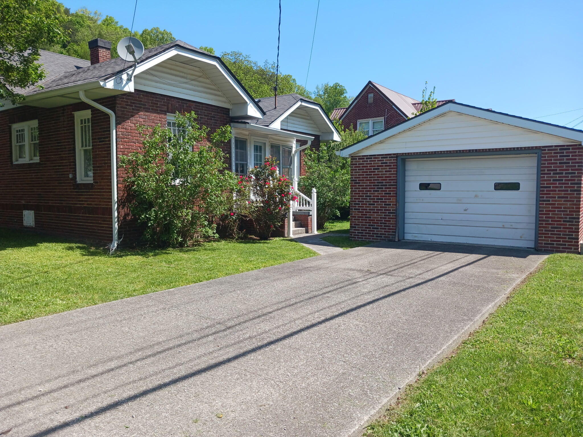 902 Oak Street Property Photo 2