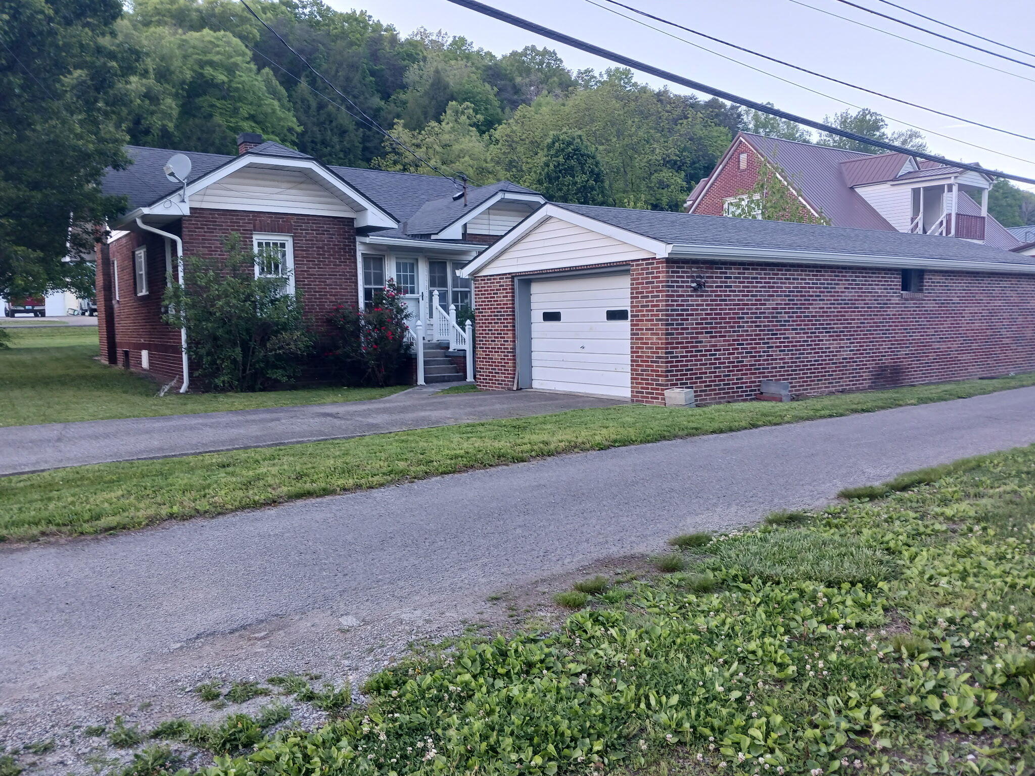 902 Oak Street Property Photo 3
