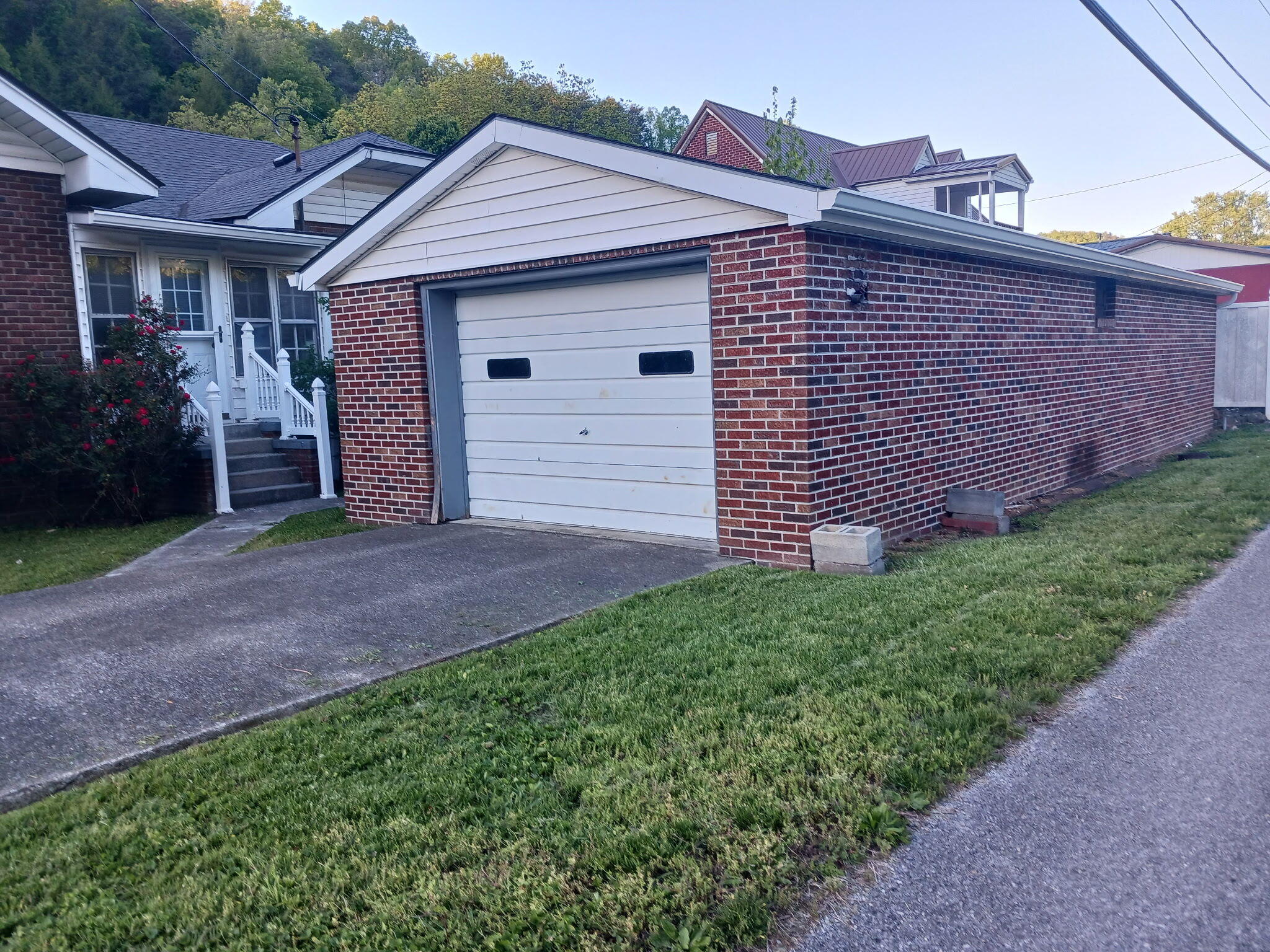 902 Oak Street Property Photo 4
