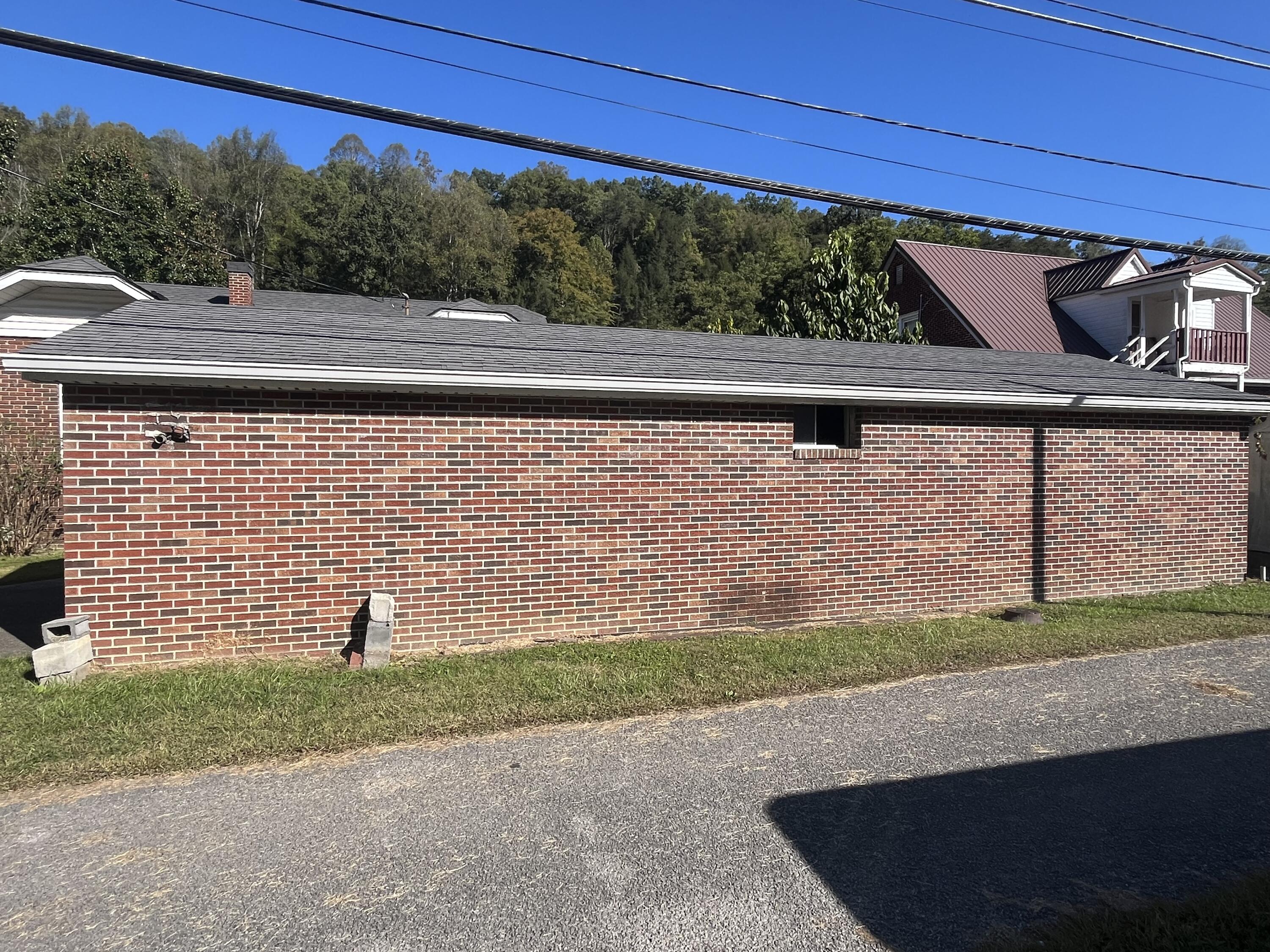 902 Oak Street Property Photo 8