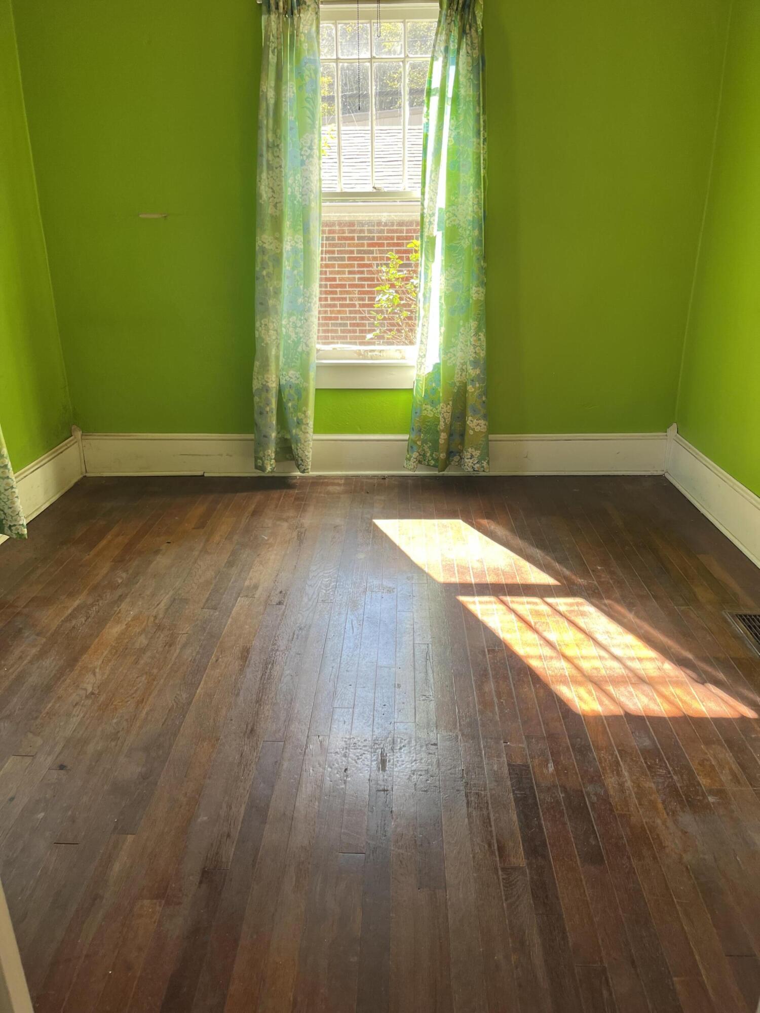 902 Oak Street Property Photo 15