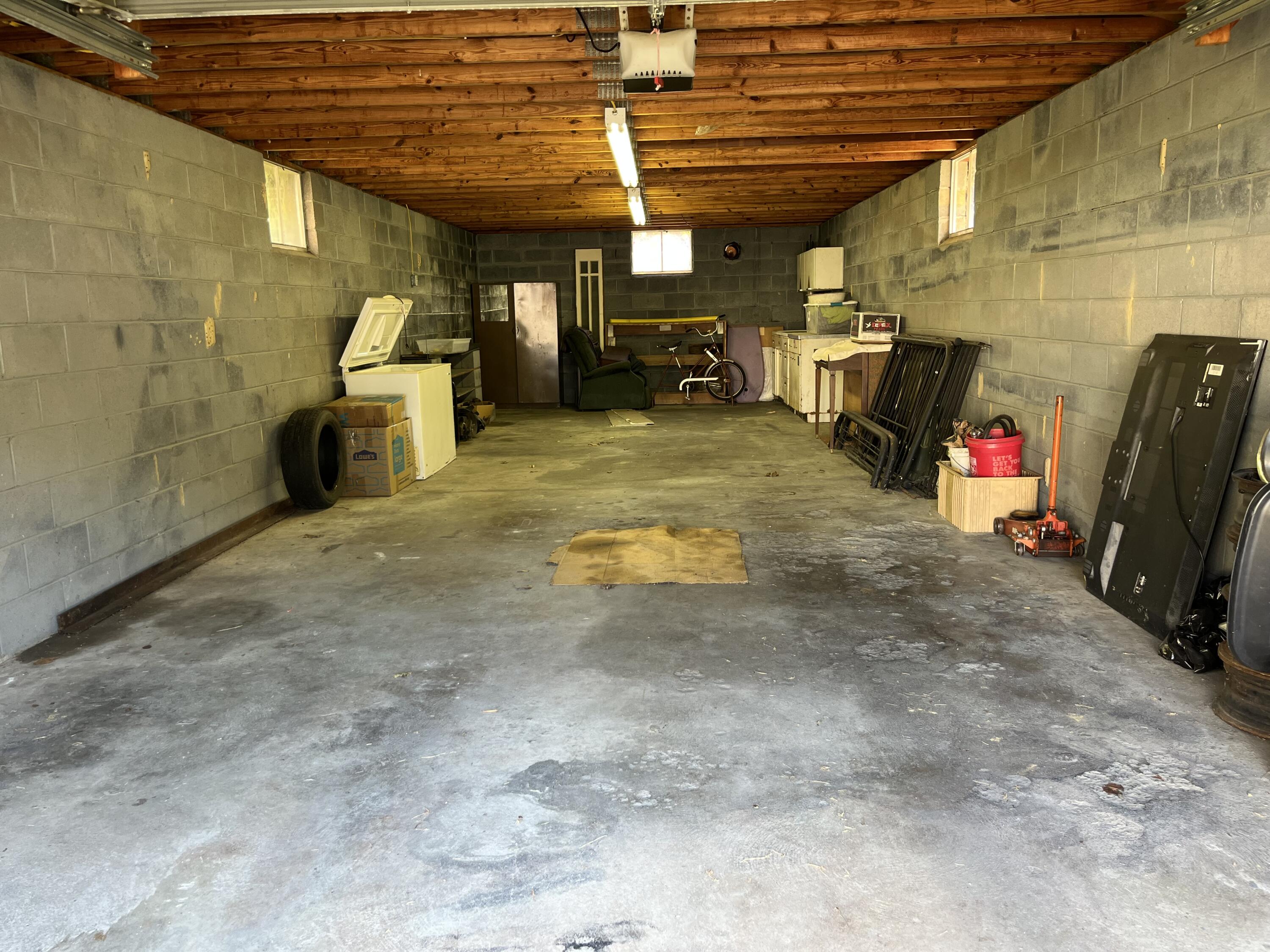 902 Oak Street Property Photo 28