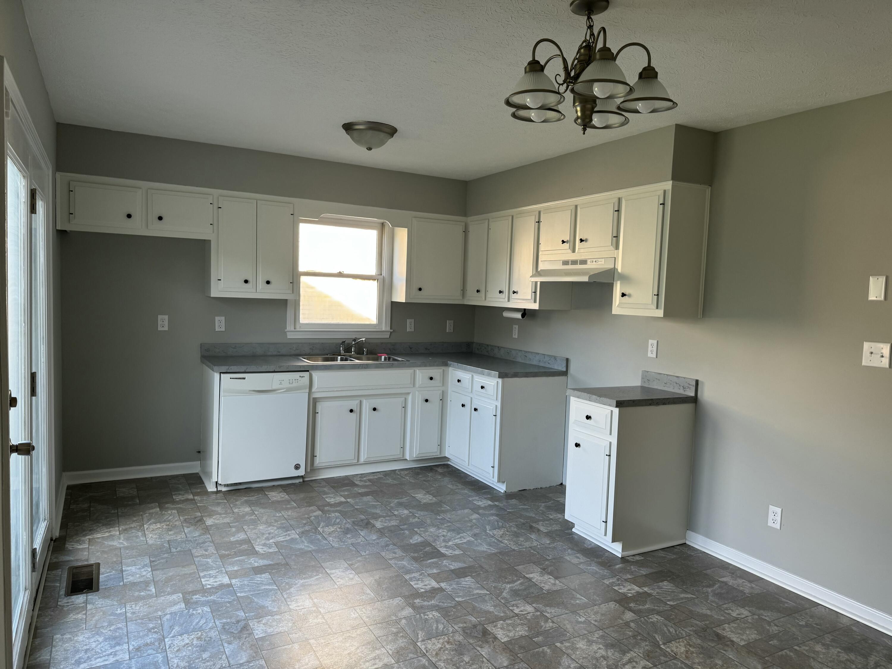 1220 Shepard Way Property Photo 7