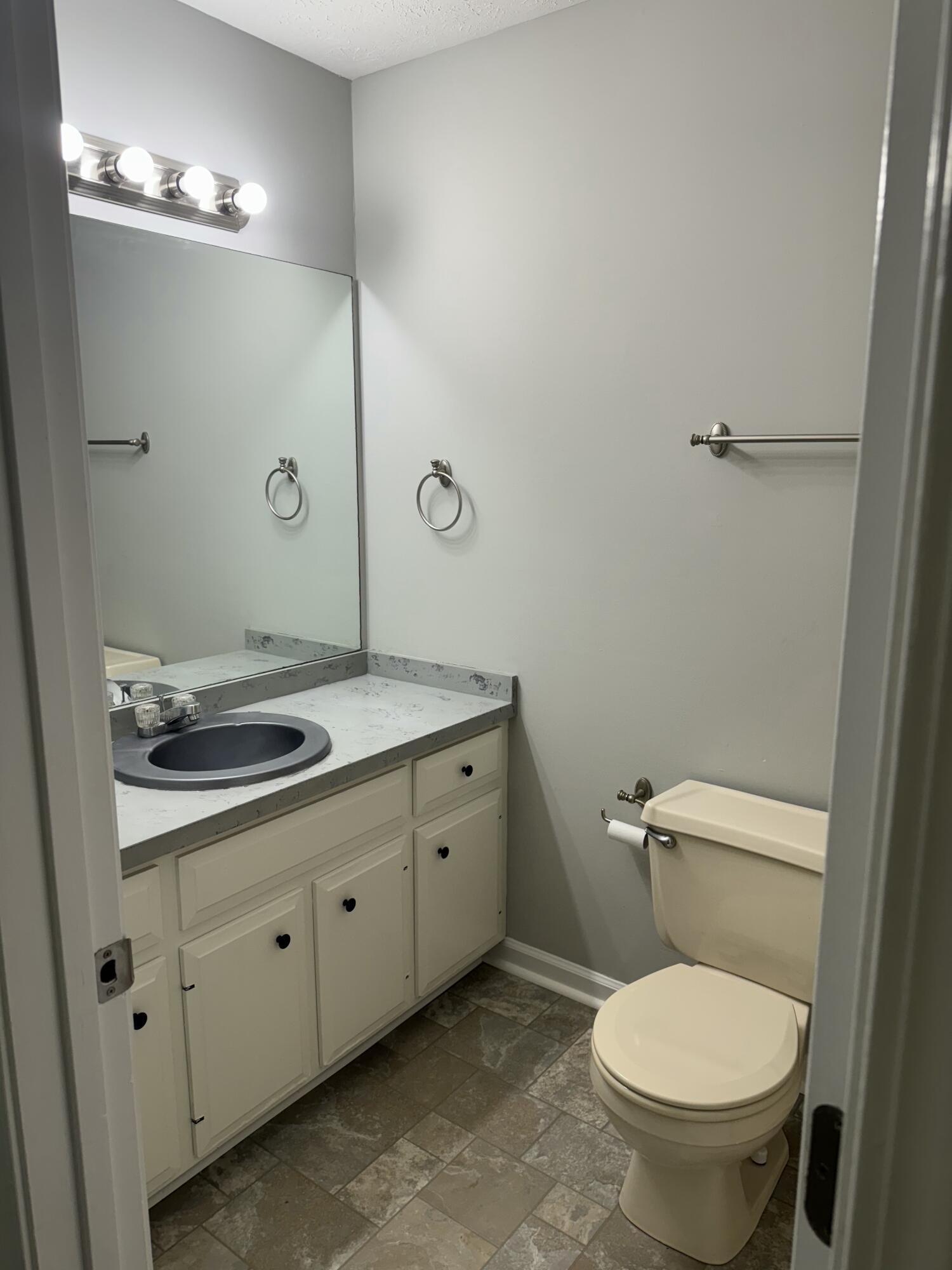 1220 Shepard Way Property Photo 11