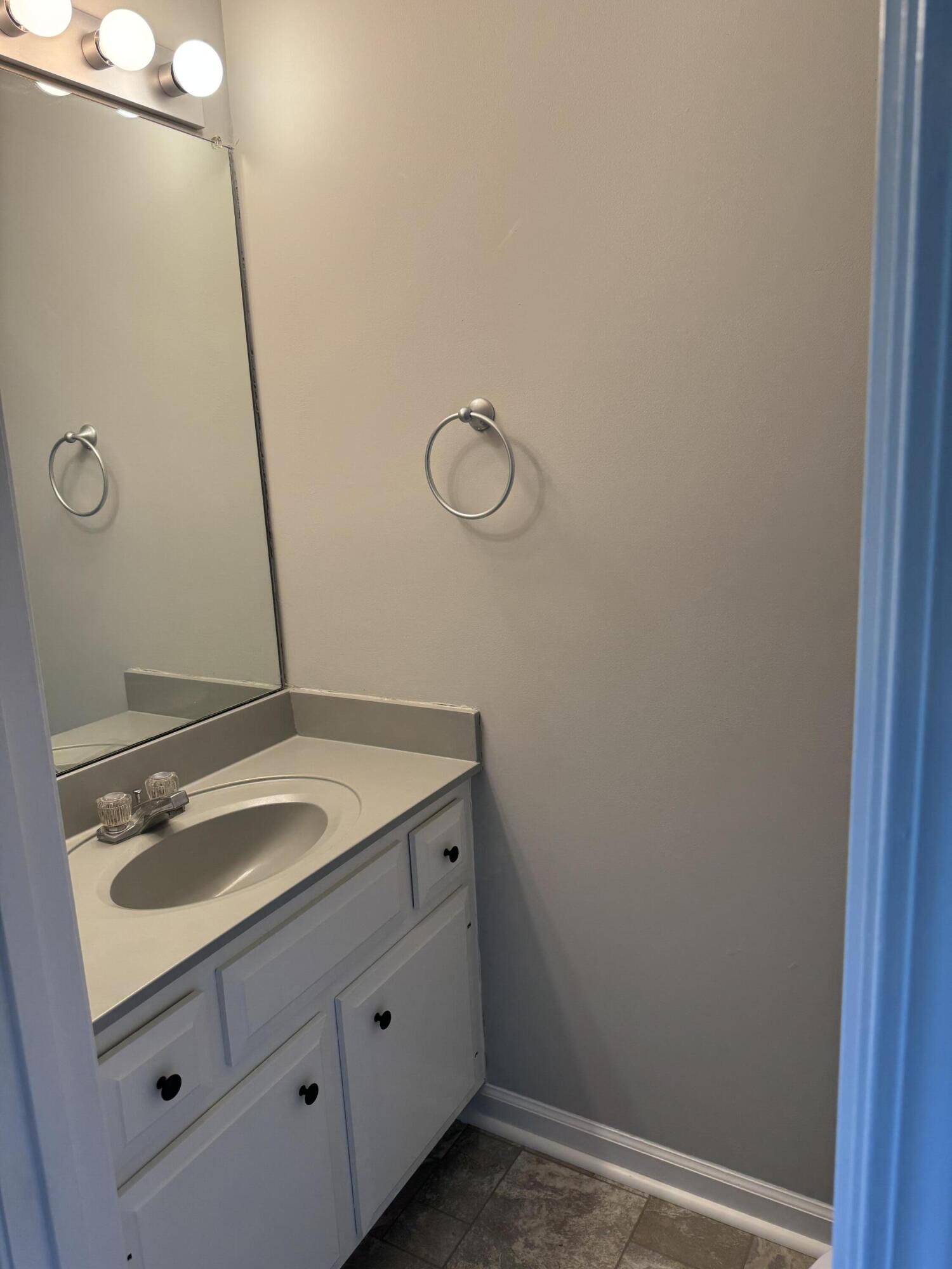 1220 Shepard Way Property Photo 15