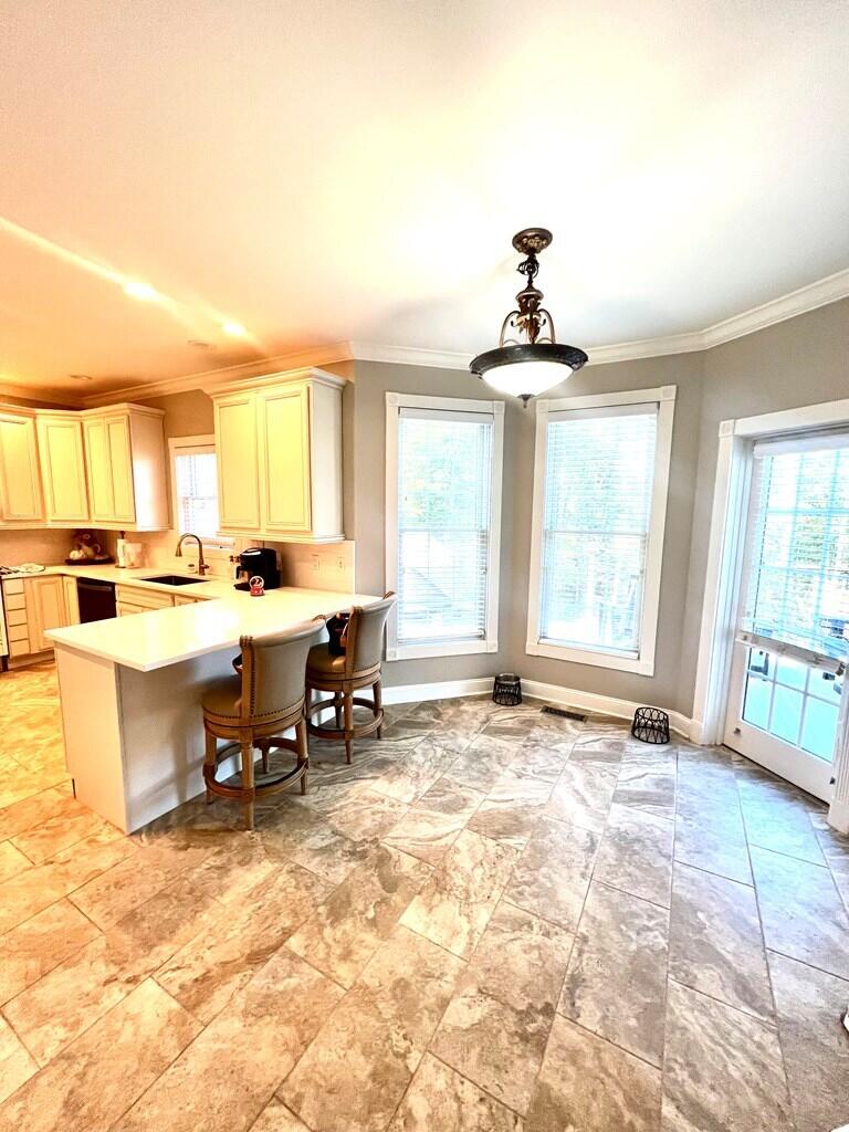 21 Crestwood Circle Property Photo 6