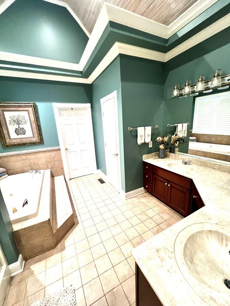 21 Crestwood Circle Property Photo 23
