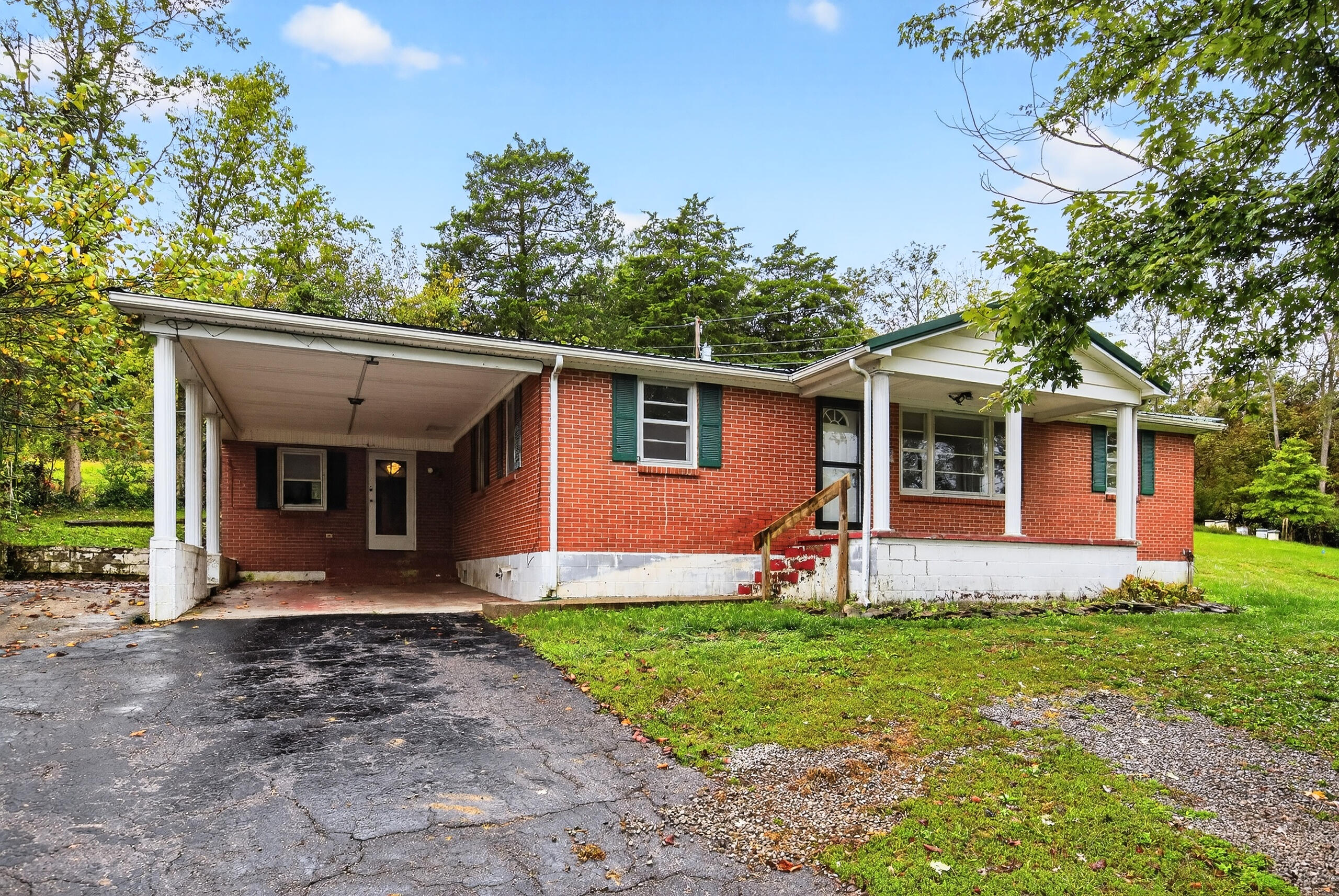 1465 Chenault Bridge Road Property Photo 2