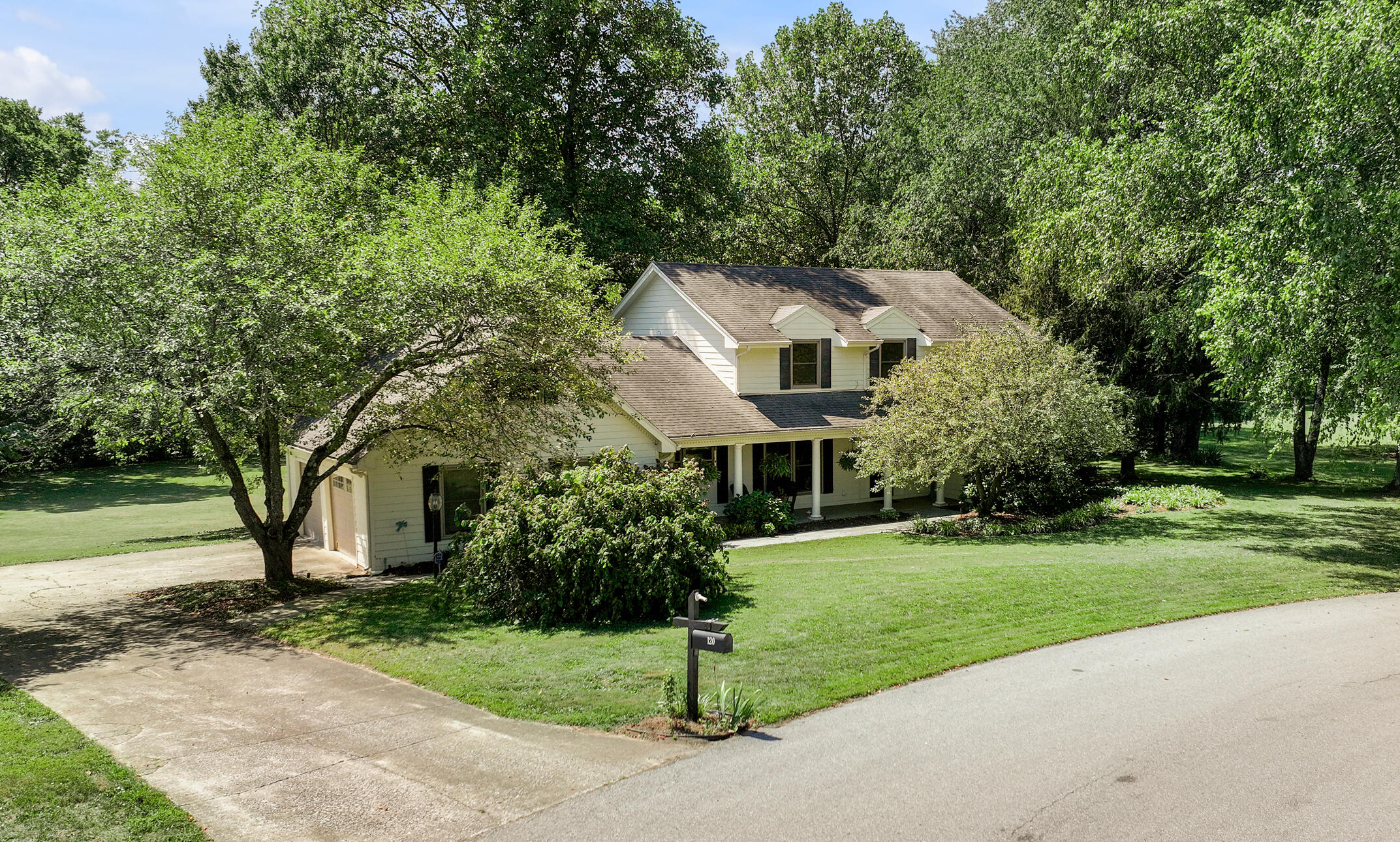 120 Creekside Drive Property Photo 2