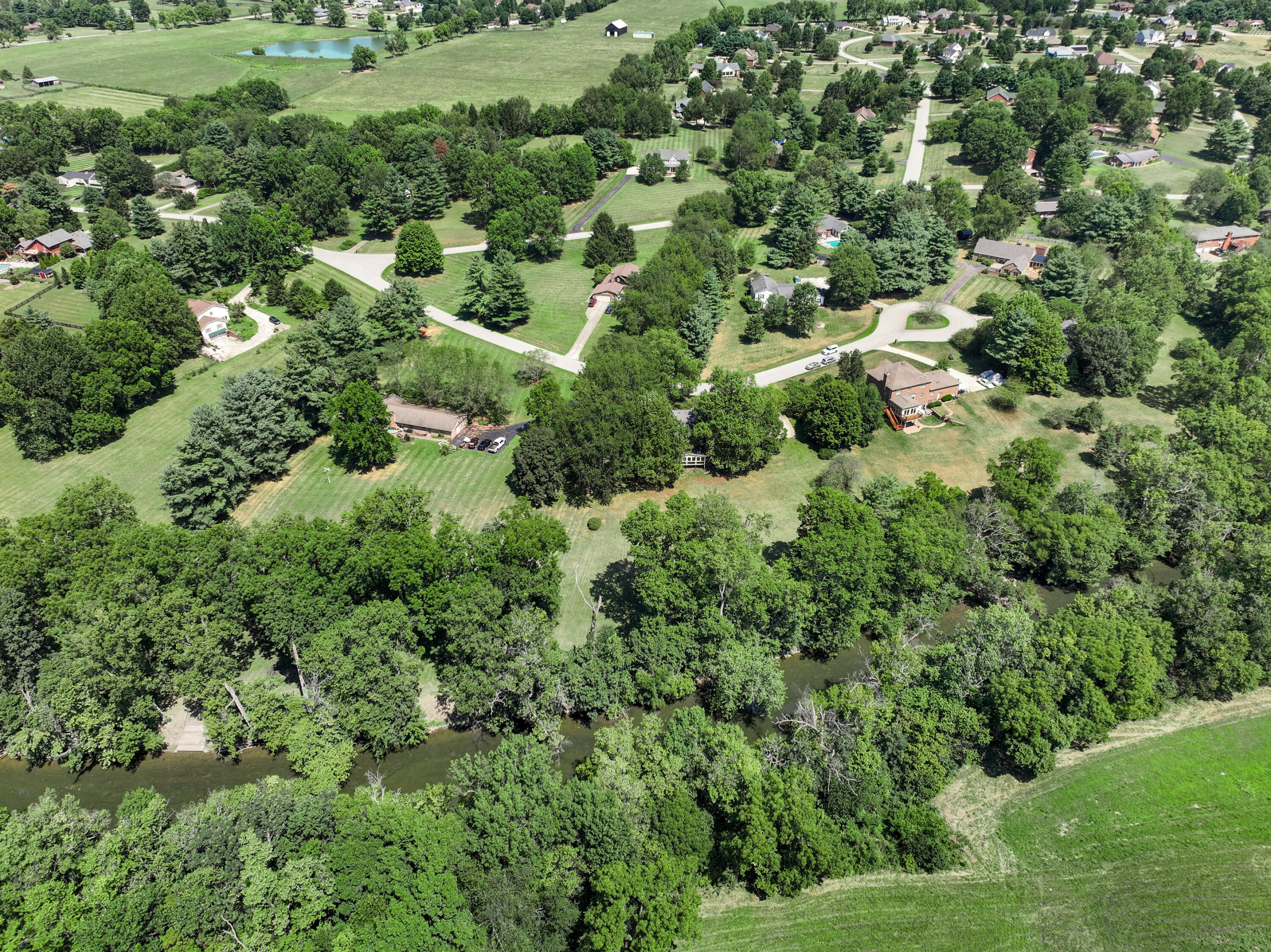 120 Creekside Drive Property Photo 5